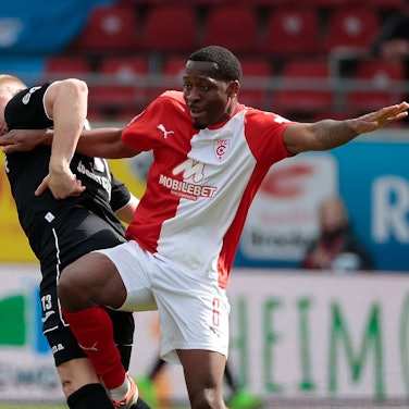200424 Halle Saale Fußball Hallescher FC Halle HFC 3. Liga Männer Saison 2023 / 2024 34. Spieltag Hallescher FC HFC - SCV SC Verl Endstand 1:0 Lars Lokotsch SC Verl Enrique Lofolomo HFC *** 200424 Halle Saale Sport Soccer Hallescher FC Halle HFC 3 Liga Men Season 2023 2024 34 Matchday Hallescher FC HFC SCV SC Verl Final Score 1 0 Lars Lokotsch SC Verl Enrique Lofolomo HFC