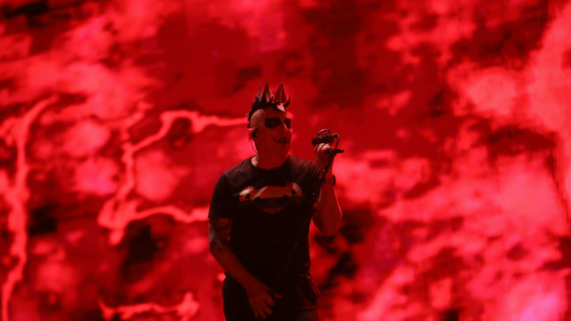 Tool-Sänger Maynard James Keenan trägt stets eine Irokesen-Frisur.