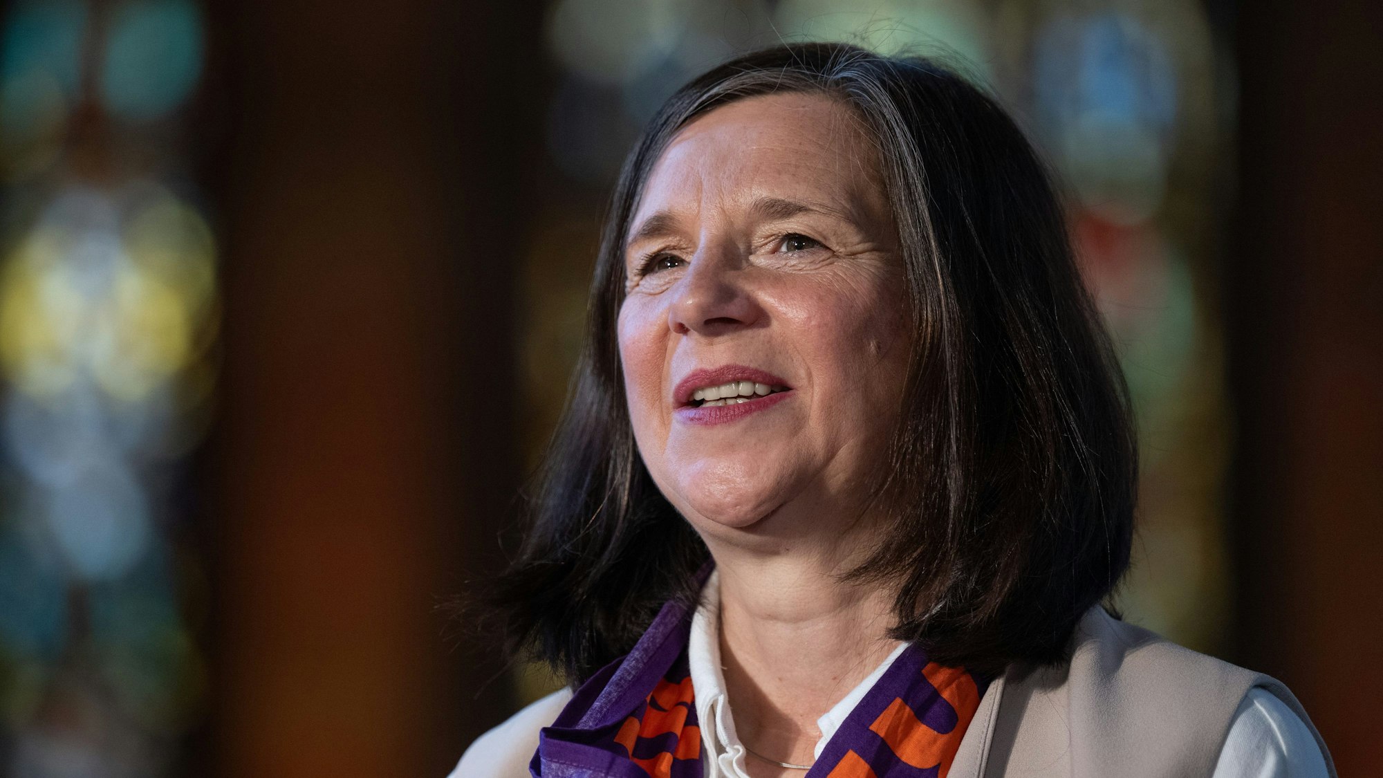 01.06.2024, Thüringen, Erfurt: Katrin Göring-Eckardt (Bündnis90/Die Grünen), Bundestagsvizepräsidentin, sitzt auf dem Deutschen Katholikentag in Erfurt in der Diskussion ·Deutschland einig Vaterland!?· In der Stadt wird der Katholikentag fortgesetzt. Zu dem fünftägigen Christentreffen werden 20.000 Teilnehmer aus ganz Deutschland erwartet. Bis Sonntag sind rund 500 Veranstaltungen geplant. Foto: Hendrik Schmidt/dpa +++ dpa-Bildfunk +++