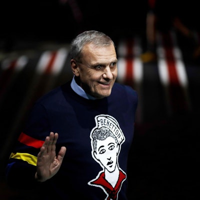 ARCHIV - 20.02.2020, Italien, Mailand: Jean-Charles de Castelbajac, Modedesigner aus Frankreich, winkt am Ende der Modeschau der Herbst/Winter Damenkollektion 2020/2021 von Benetton.