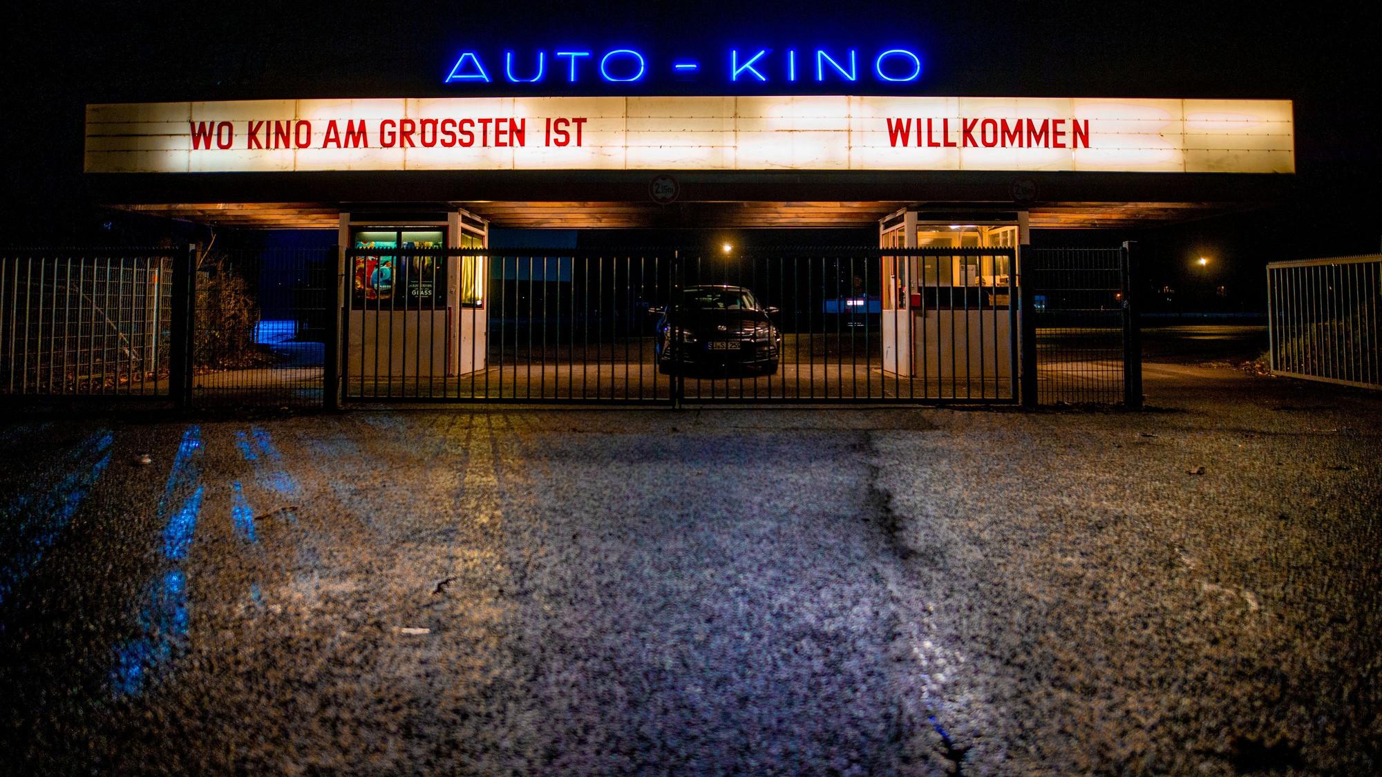 Blick auf den Eingang zum Autokino Porz. (Archivbild)