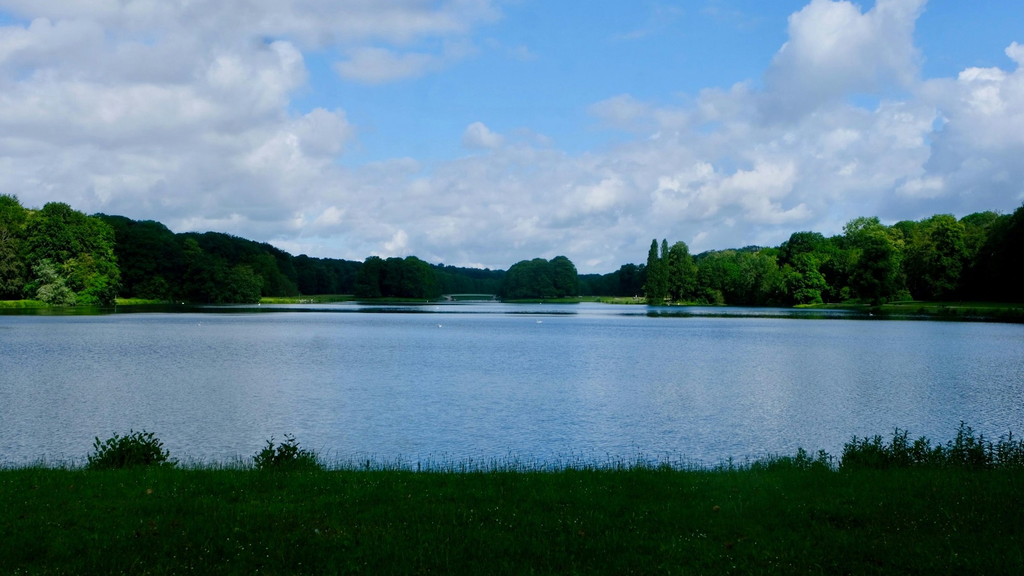 Kölnpfad Etappe 2 Der Decksteiner Weiher zählt zu den schönsten Orten, an denen die Etappe 2 vorbeiführt.