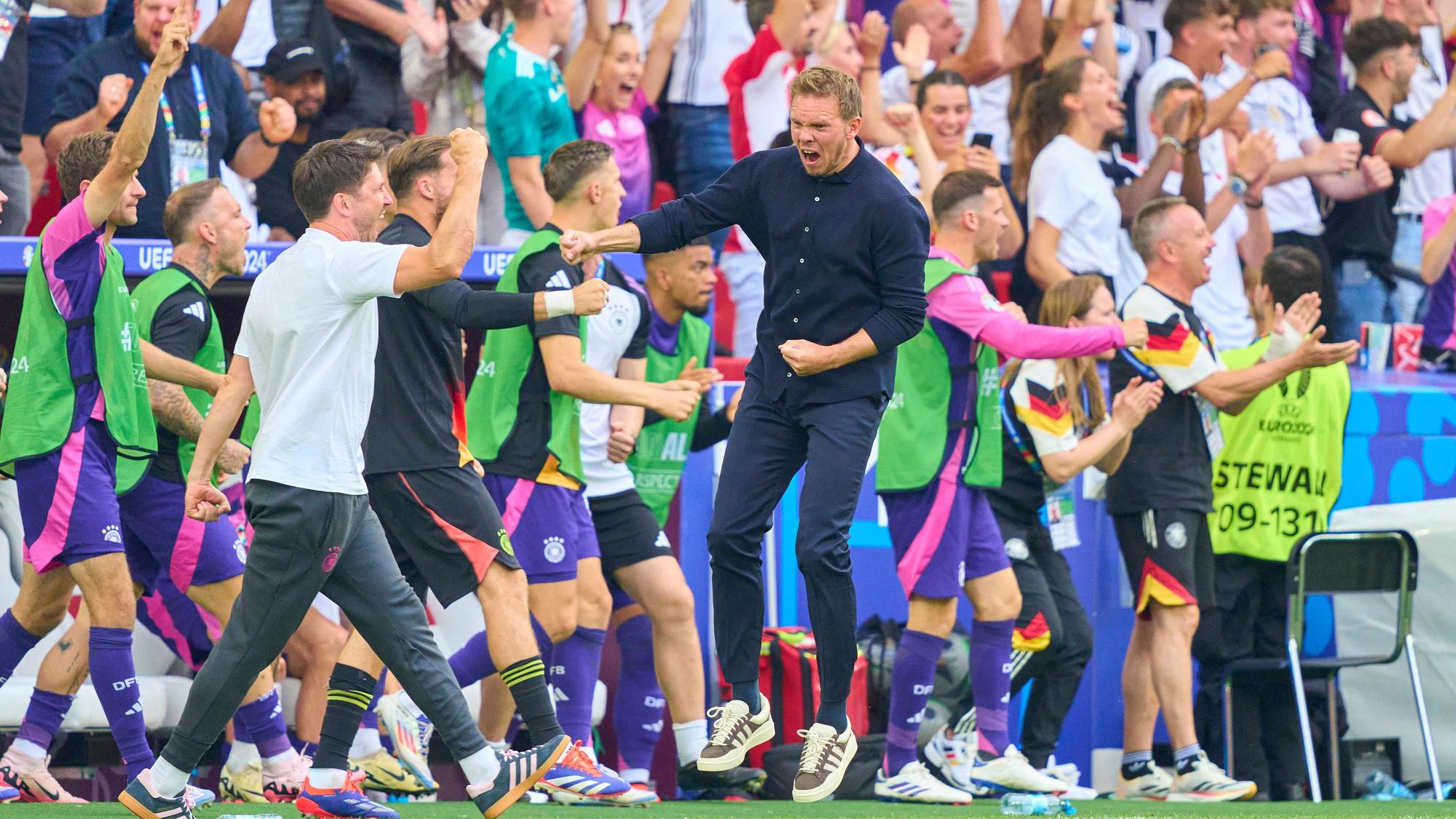 Bundestrainer Julian Nagelsmann feiert das 2:0.