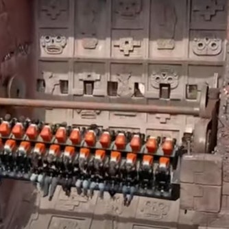 Die Aufnahmen zeigen das Fahrgeschäft Talocan im Phantasialand, als es zu dem Vorfall kam.