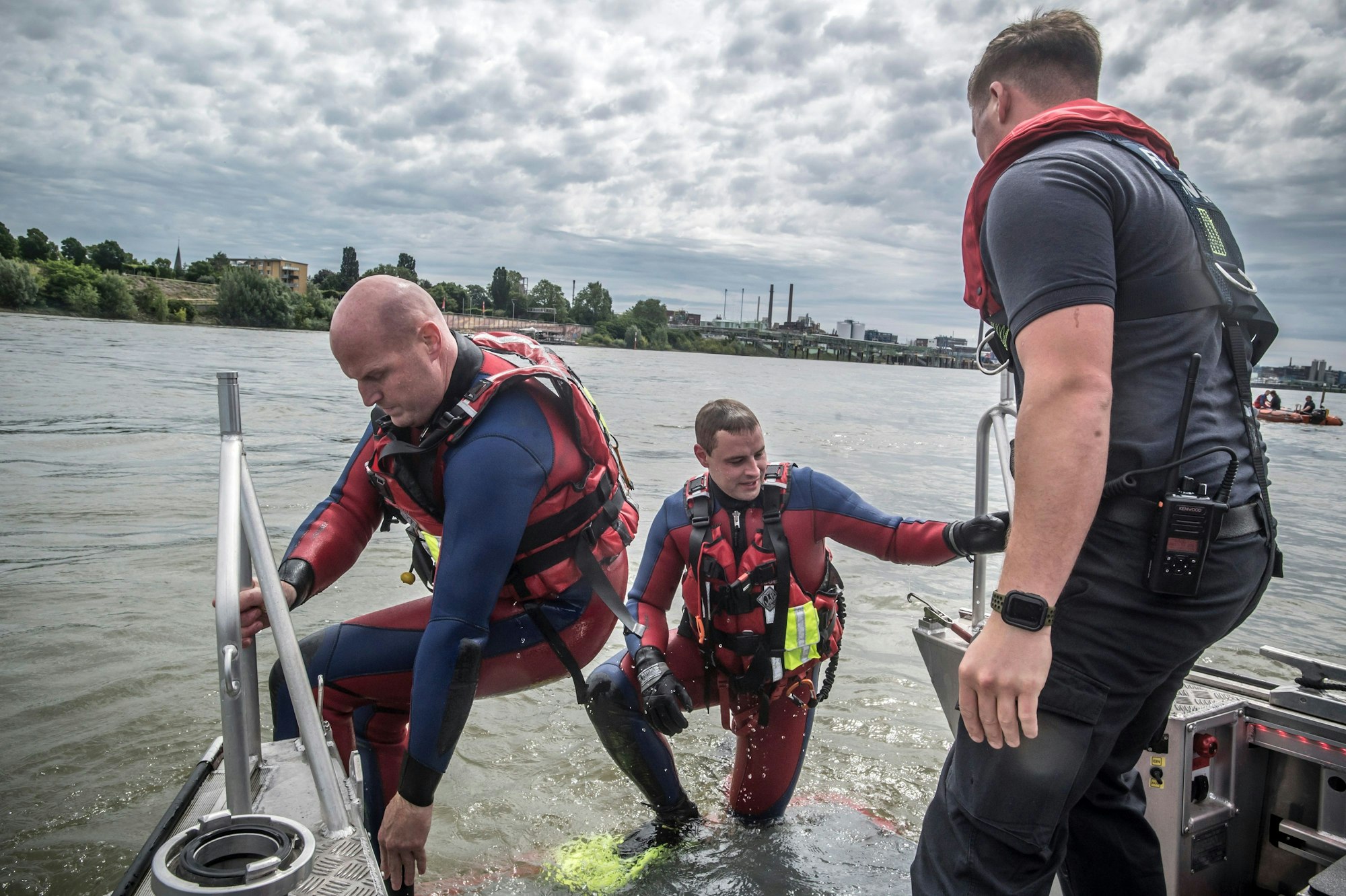 Gerettet: Sören Kortschlag (links) und Philip Nöker sind wieder im Boot.