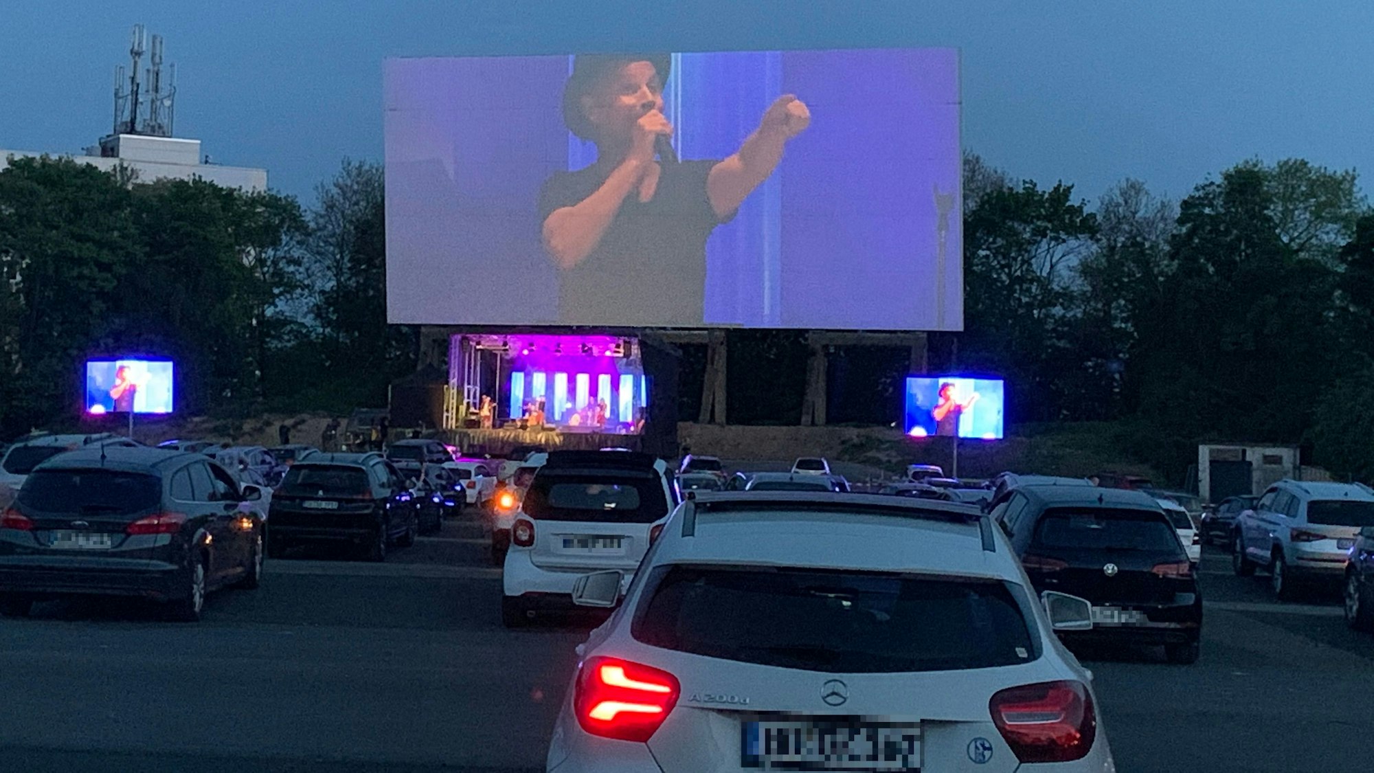 Während der Corona-Pandemie gaben Brings Konzert im Autokino.