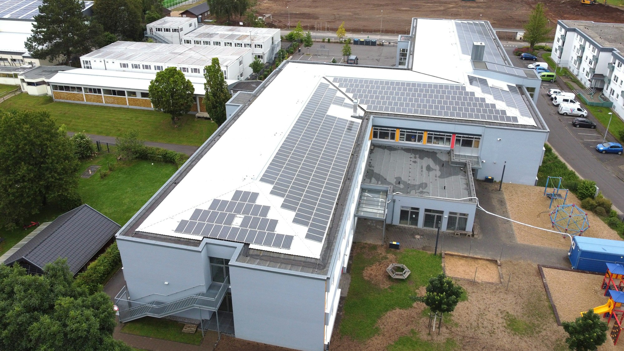 Blick aus der Vogelperspektive auf die Kaller Grundschule.
