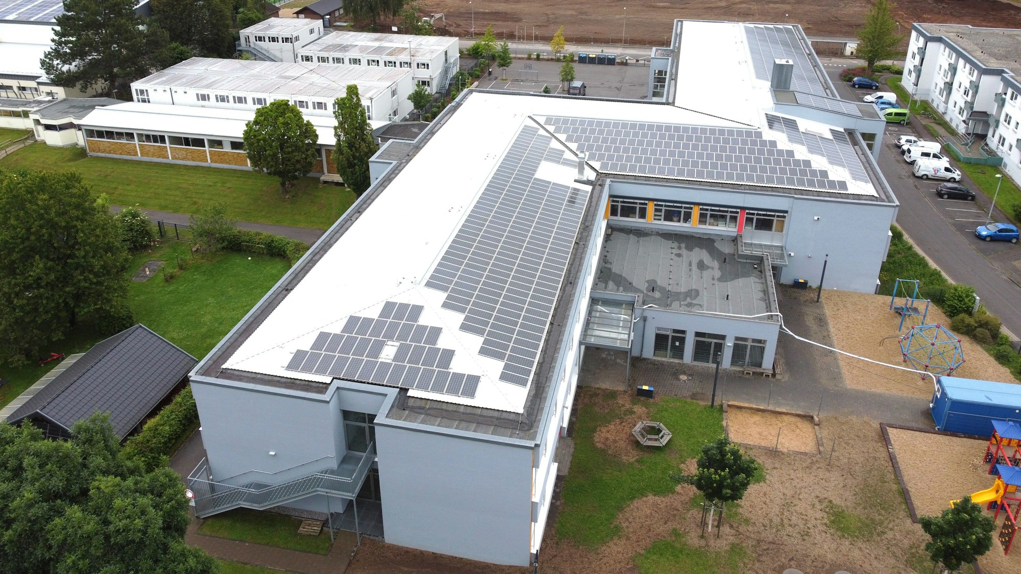 Blick aus der Vogelperspektive auf die Kaller Grundschule.