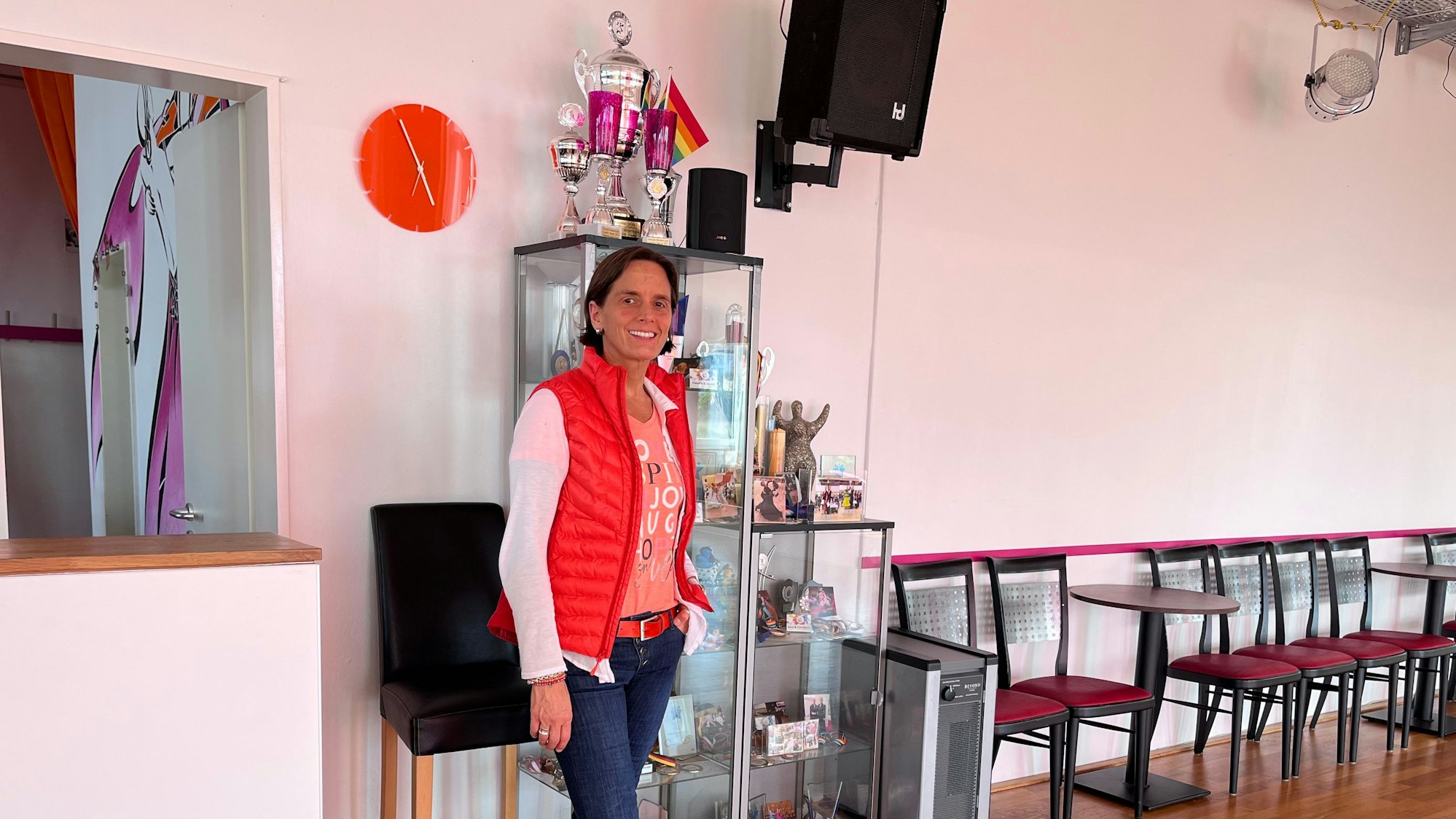 Claudia Reger ist Deutsche, Europa- und Weltmeisterin in „Equality Dancing“. Vor 21 Jahren gründete sie die Tanzschule „Swinging Sister“ an der Venloer Straße.