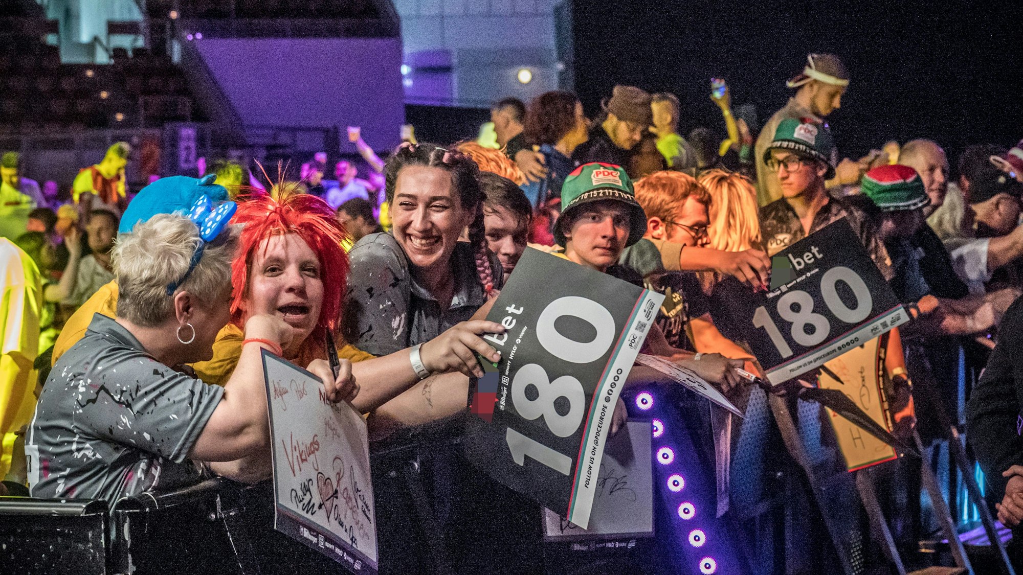 Fans in der Ostermannarena.