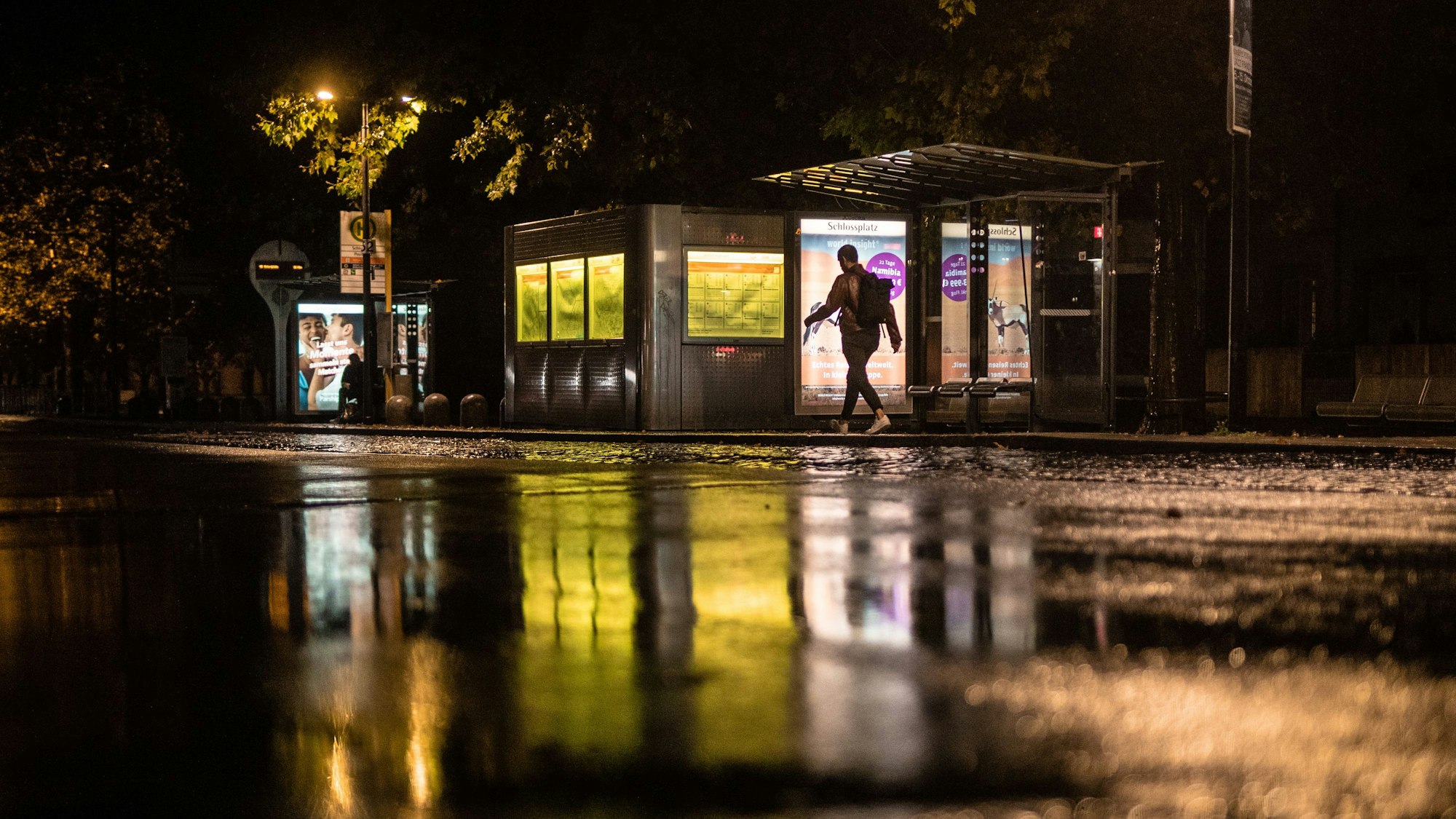 Das Mädchen wurde an einer Bushaltestelle (Symbolfoto) entführt.