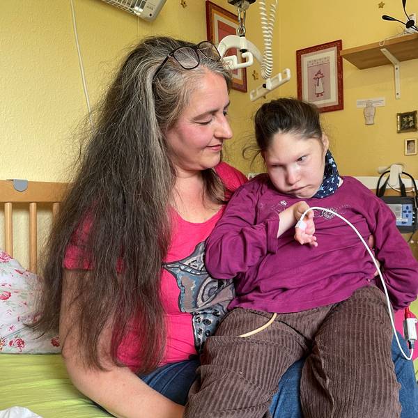 Anja Siekmann bangt um die lebensnotwendige Pflege ihrer Tochter Lena.