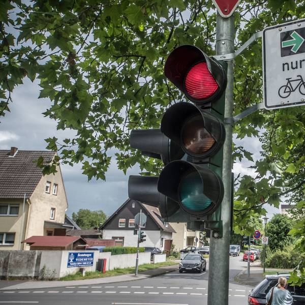 Dieser Grüne Pfeil gilt nur für Radfahrer. Solinger Straße Foto: Ralf Krieger