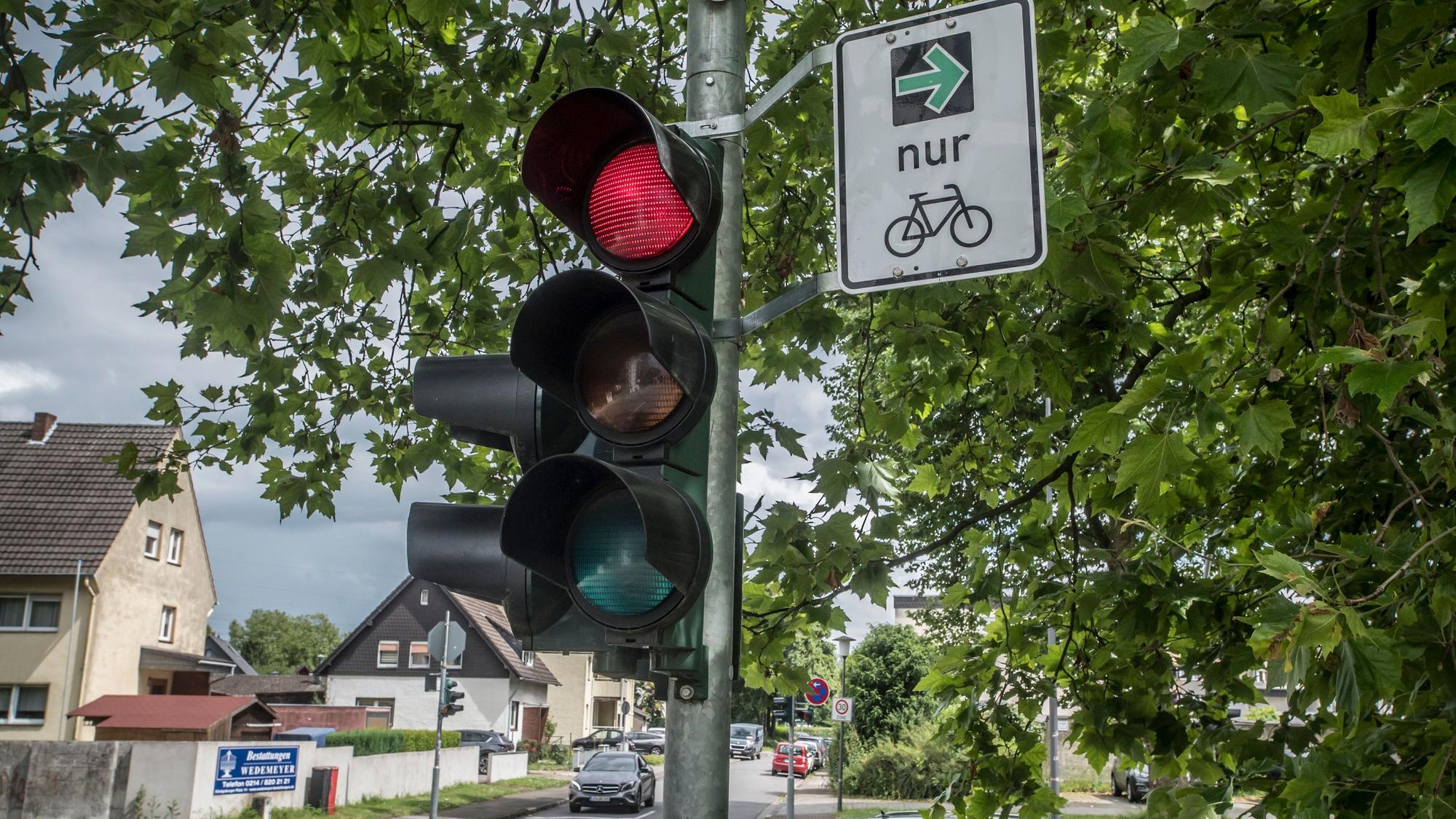 Dieser Grüne Pfeil gilt nur für Radfahrer. Solinger Straße Foto: Ralf Krieger