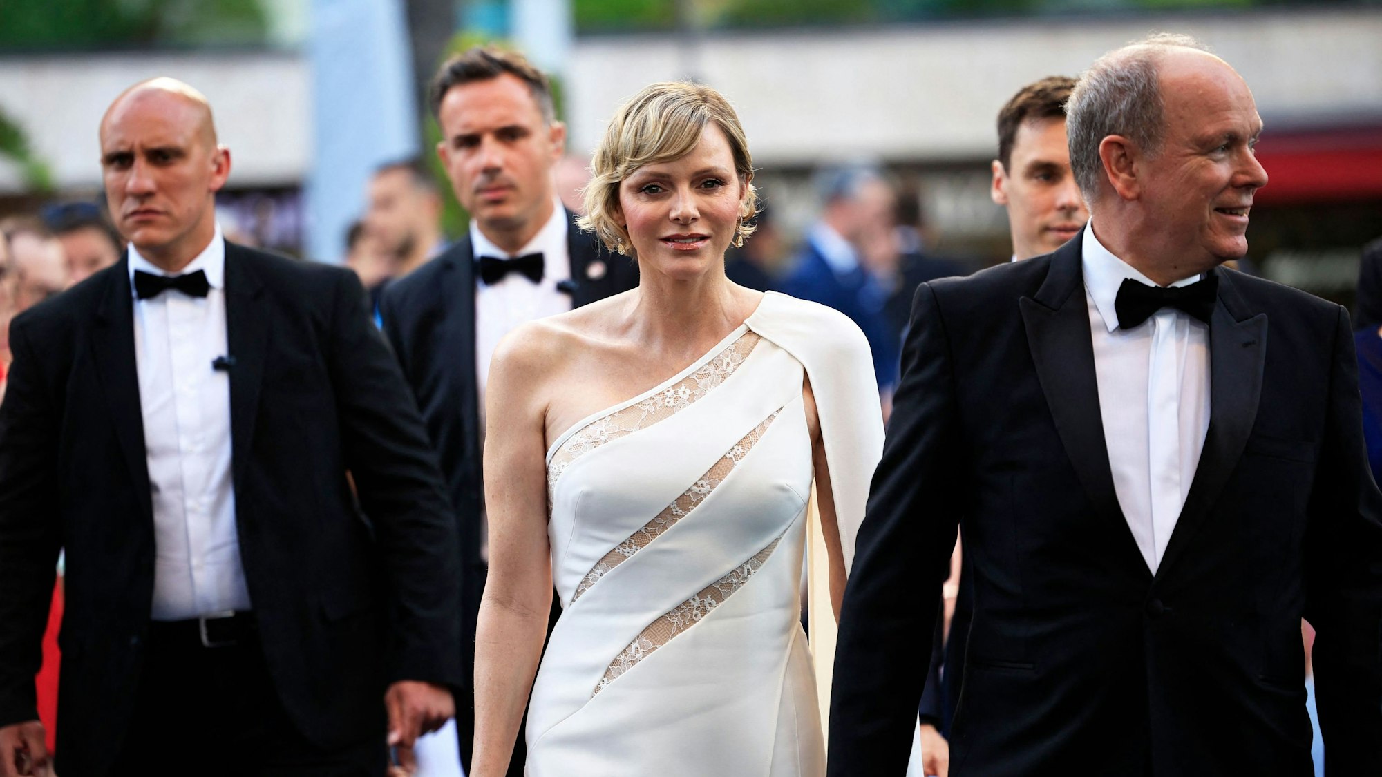 Fürst Albert II. und Fürstin Charlène von Monaco kommen am 18. Juni 2024 zur Abschlusszeremonie des 63. Monte-Carlo-Fernsehfestivals.