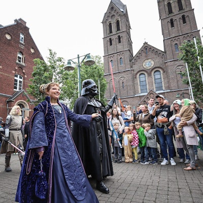 Cosplayer vor Publikum