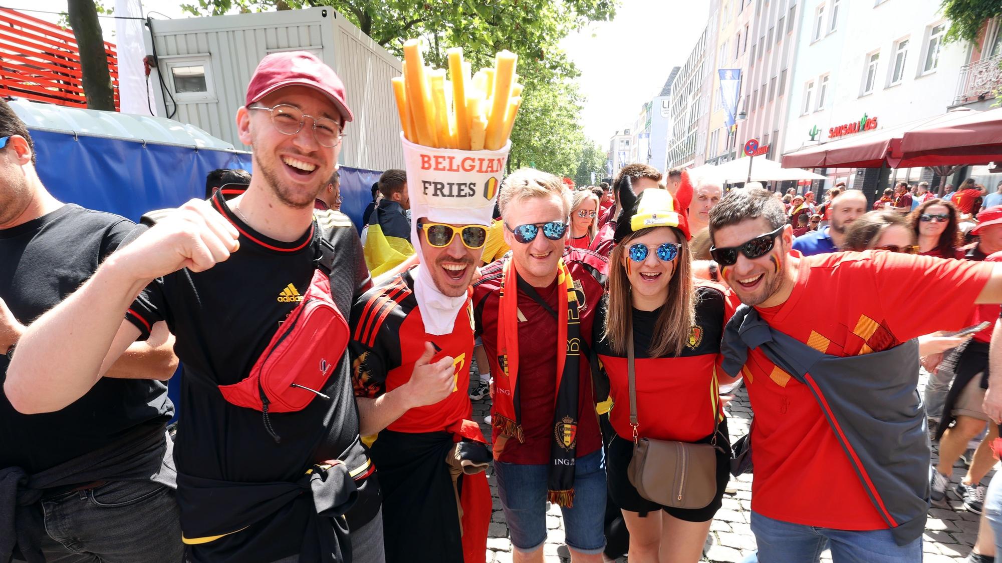 Belgische Fans am Samstagnachmittag in der Kölner Innenstadt.