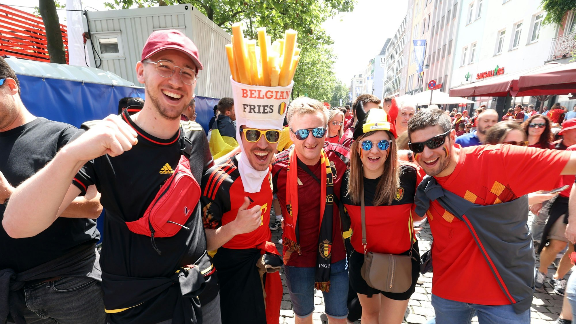 Belgische Fans am Samstagnachmittag in der Kölner Innenstadt.