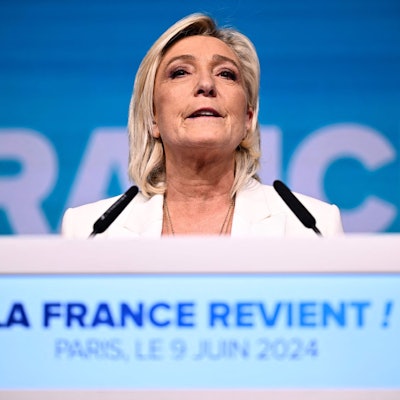 Marine Le Pen liegt mit ihrer Partei „Rassemblement National“ in den Umfragen vor den Wahlen in Frankreich vorn. Sogar eine absolute Mehrheit scheint für die Rechtspopulisten möglich zu sein. (Archivbild)