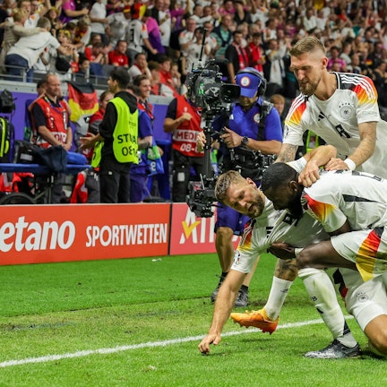 Jubel nach Füllkrugs Treffer zum 1:1 gegen die Schweiz.