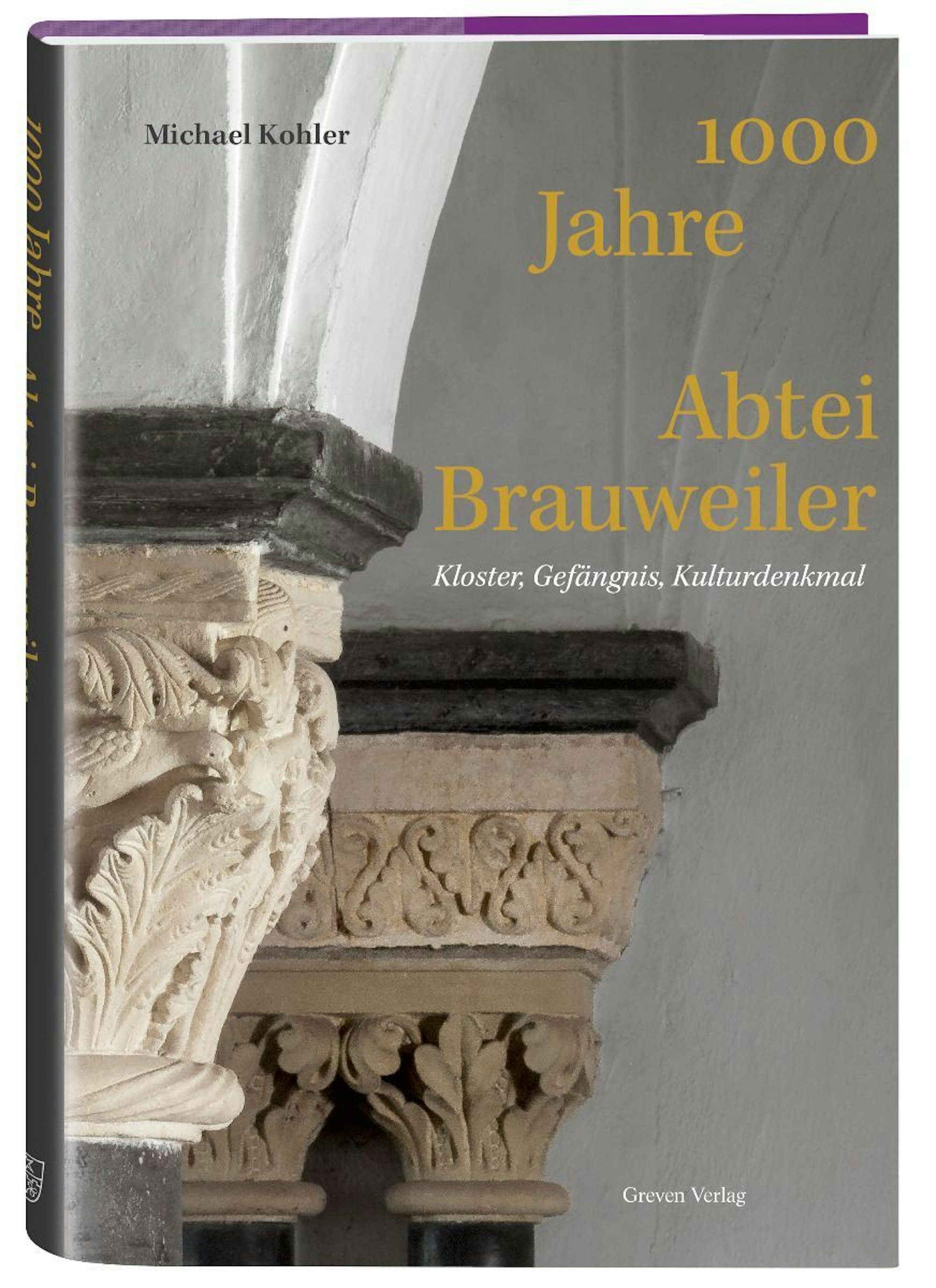 Das Buchcover von 1000 Jahre Abtei Brauweiler zeigt mehrere reich verzierte Kapitelle aus Stein.