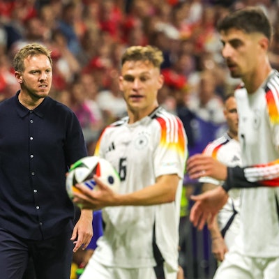 Julian Nagelsmann erlebte an der Seitenlinie einen stressigen Abend, doch letztlich entging seiner Mannschaft der ersten Turnierniederlage.