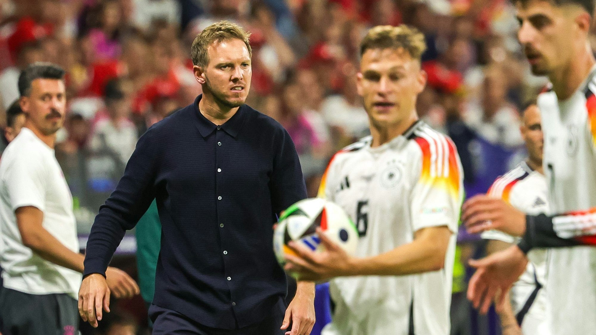 Julian Nagelsmann erlebte an der Seitenlinie einen stressigen Abend, doch letztlich entging seiner Mannschaft der ersten Turnierniederlage.