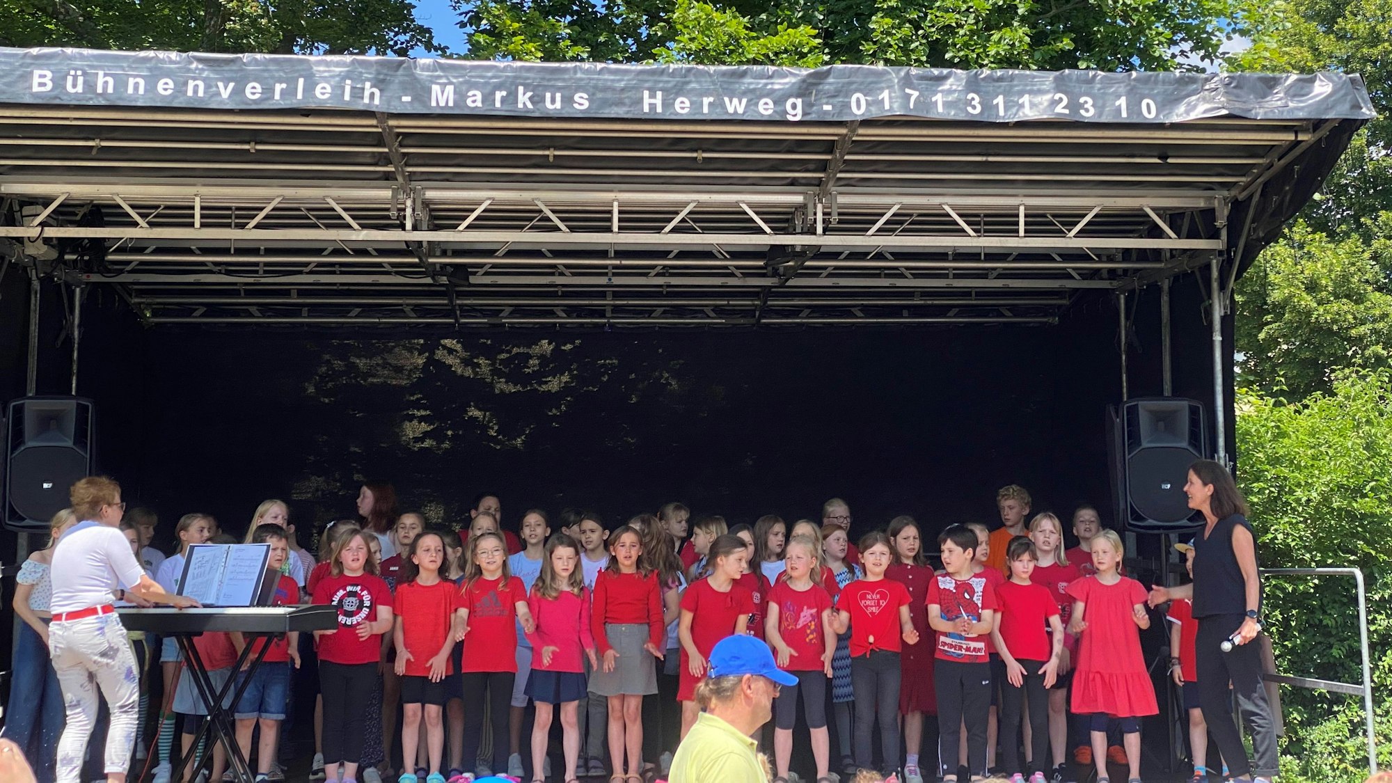 Kinderchor auf der Bühne