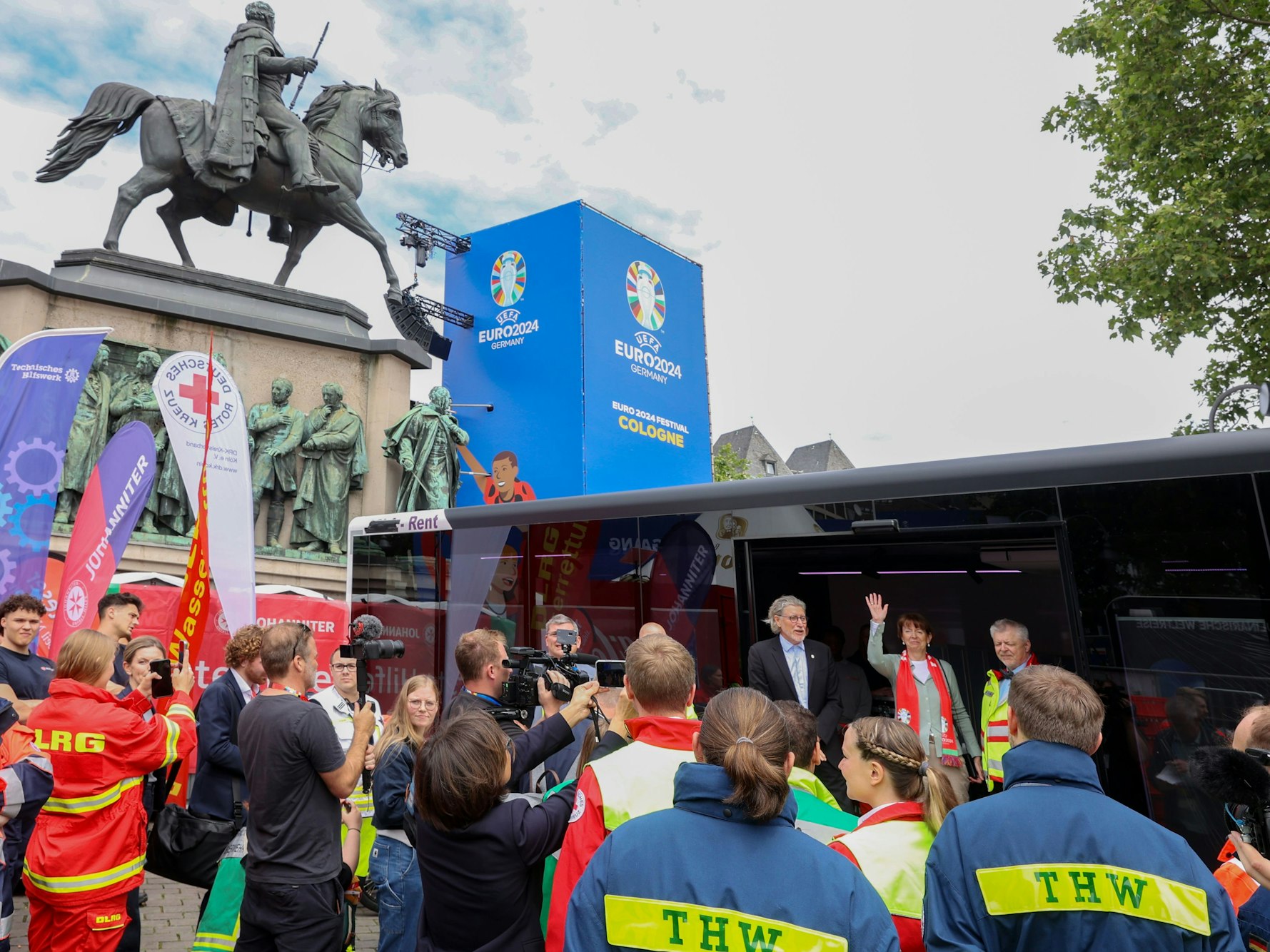 Oberbürgermeisterin Heniette Reker besucht eine Unfallhilfsstelle der UEFA Euro 2024.