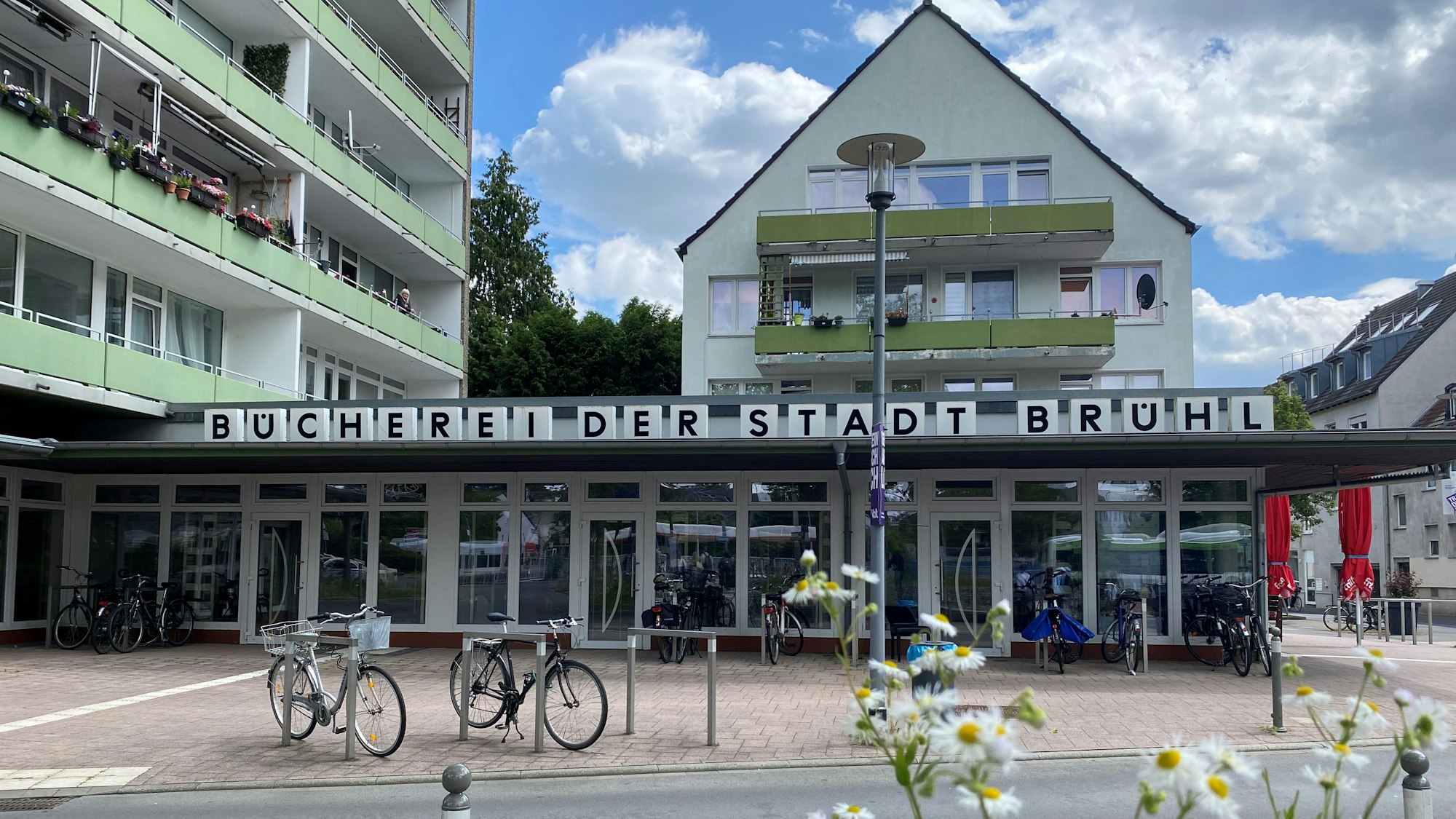 Zu sehen ist das Gebäude der einstigen Stadtbücherei.