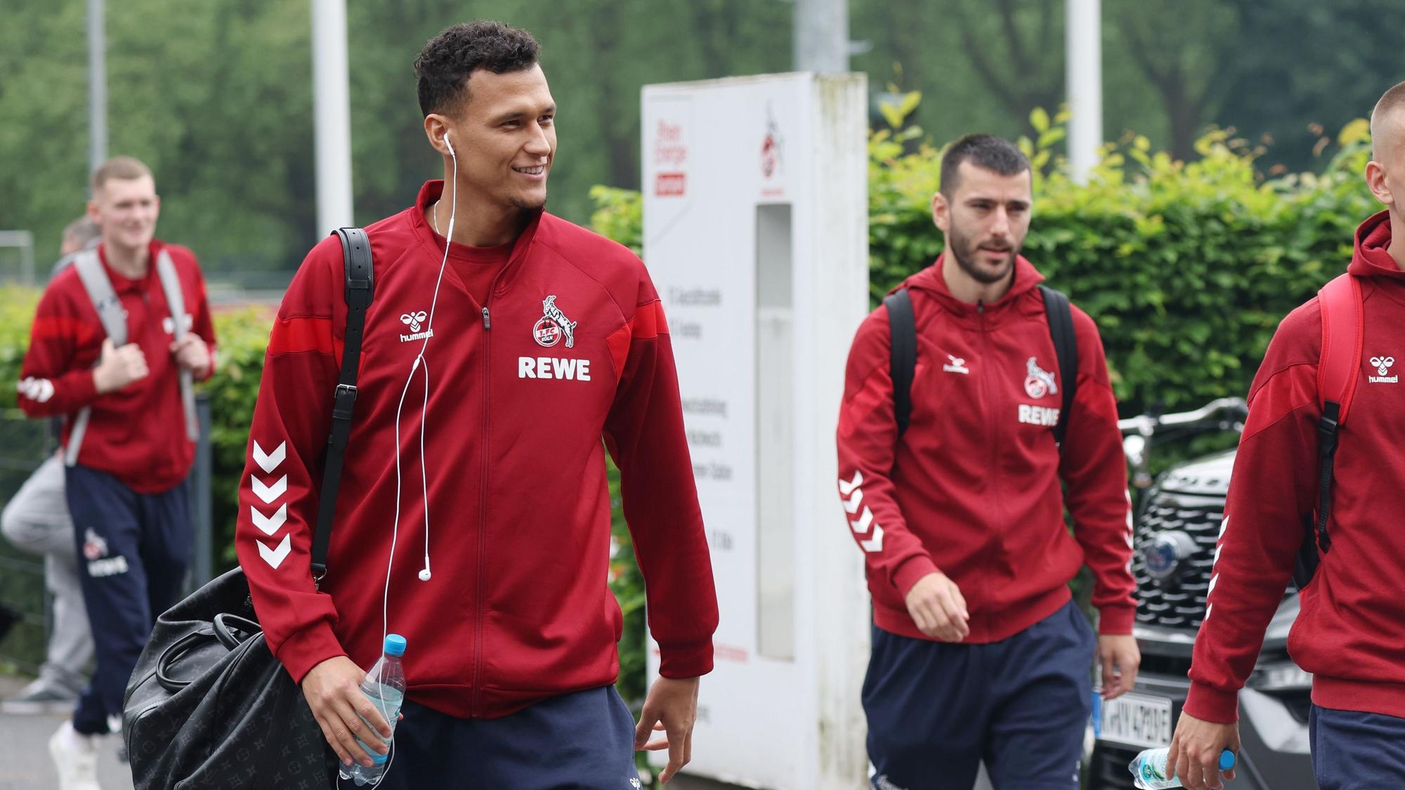 Stürmer Davie Selke vom 1. FC Köln trifft am Geißbockheim ein.