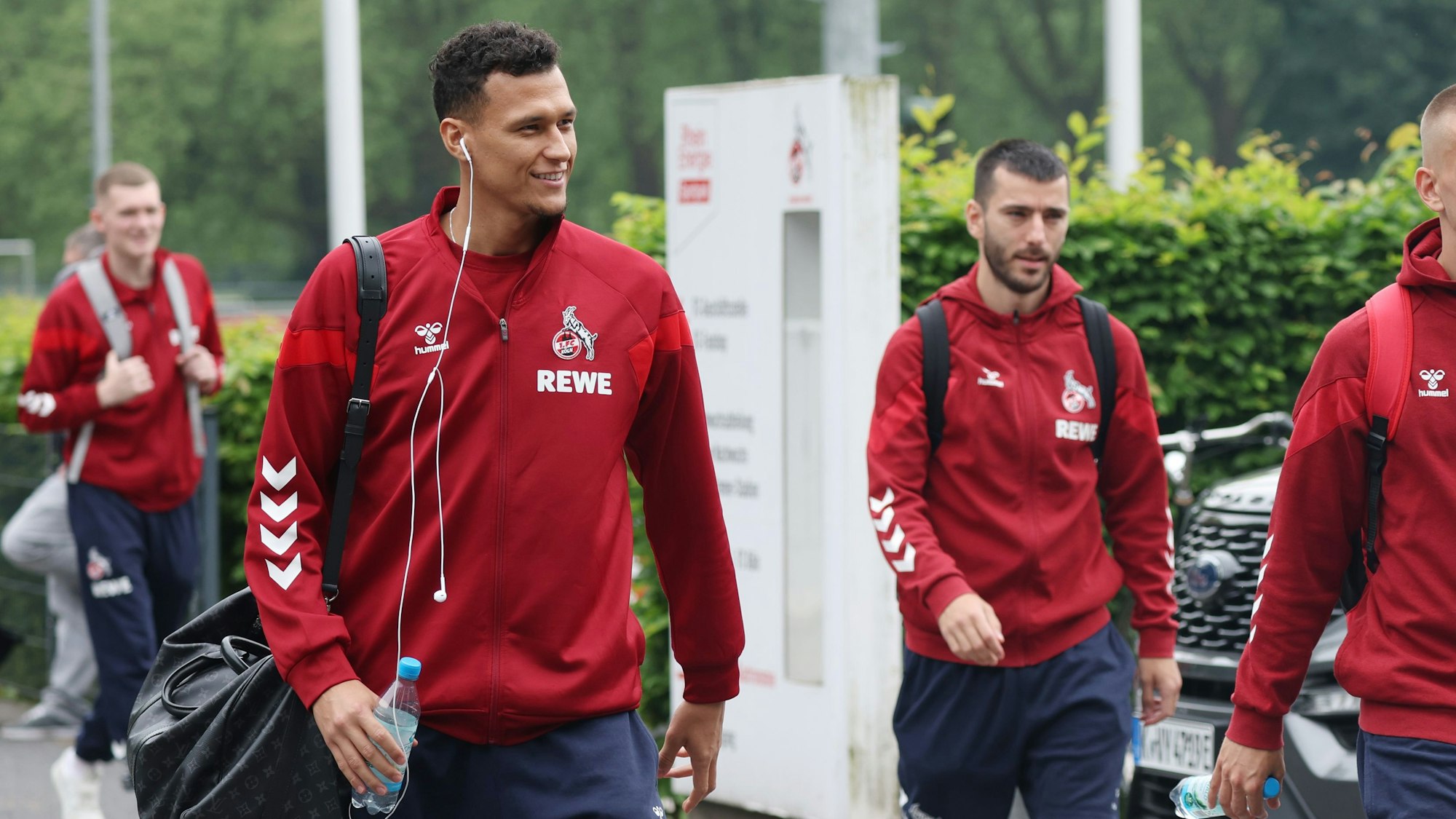 Stürmer Davie Selke vom 1. FC Köln trifft am Geißbockheim ein.