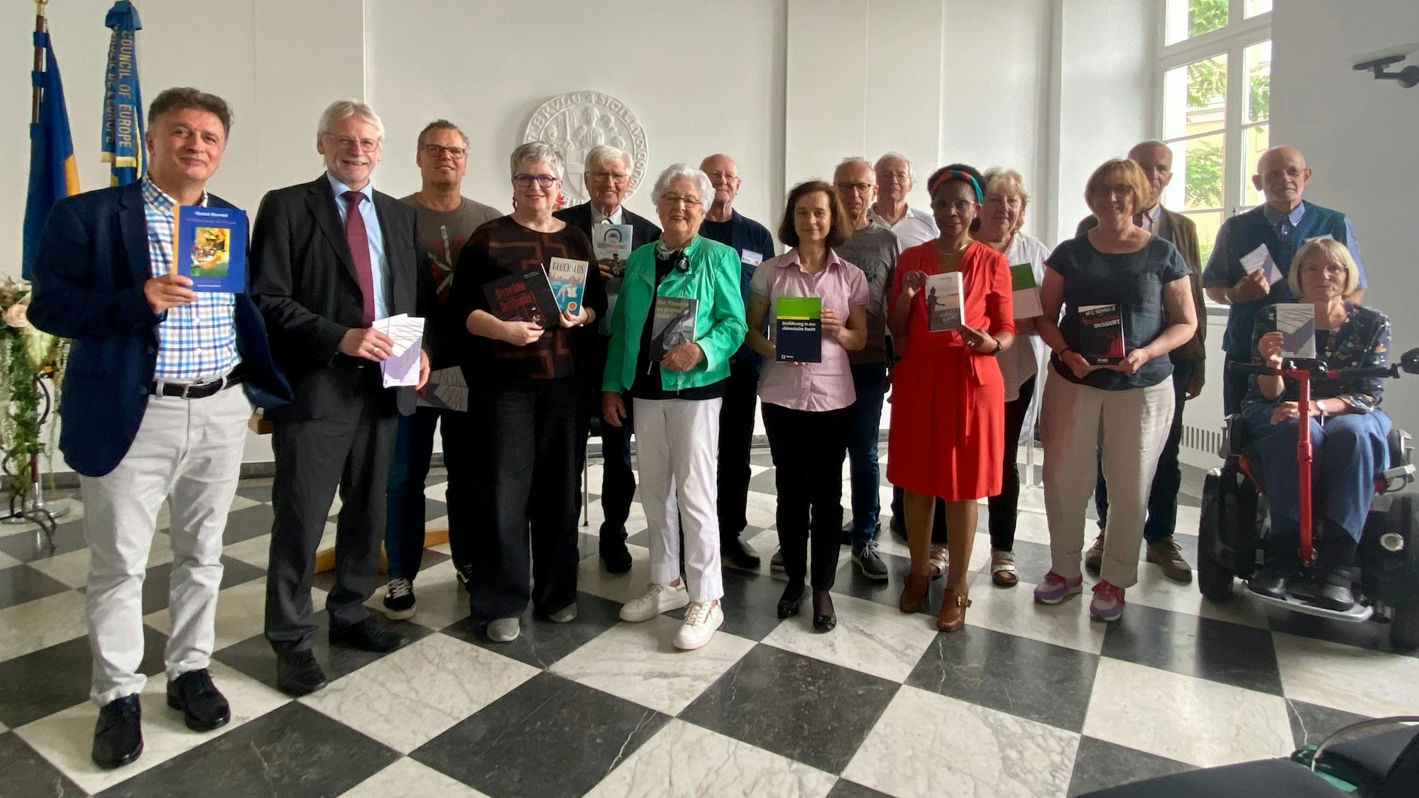 Zu sehen sind die Organisatoren und Teilnehmer der Festivals.