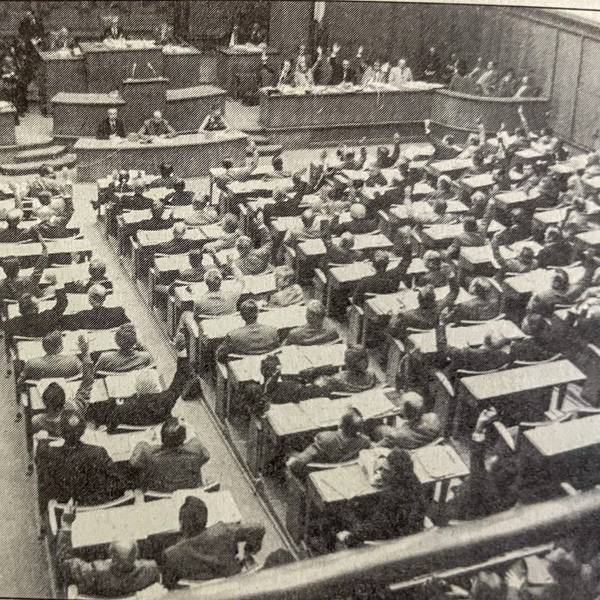 Die historische Abstimmung im NRW-Landtag am 27. September 1974.