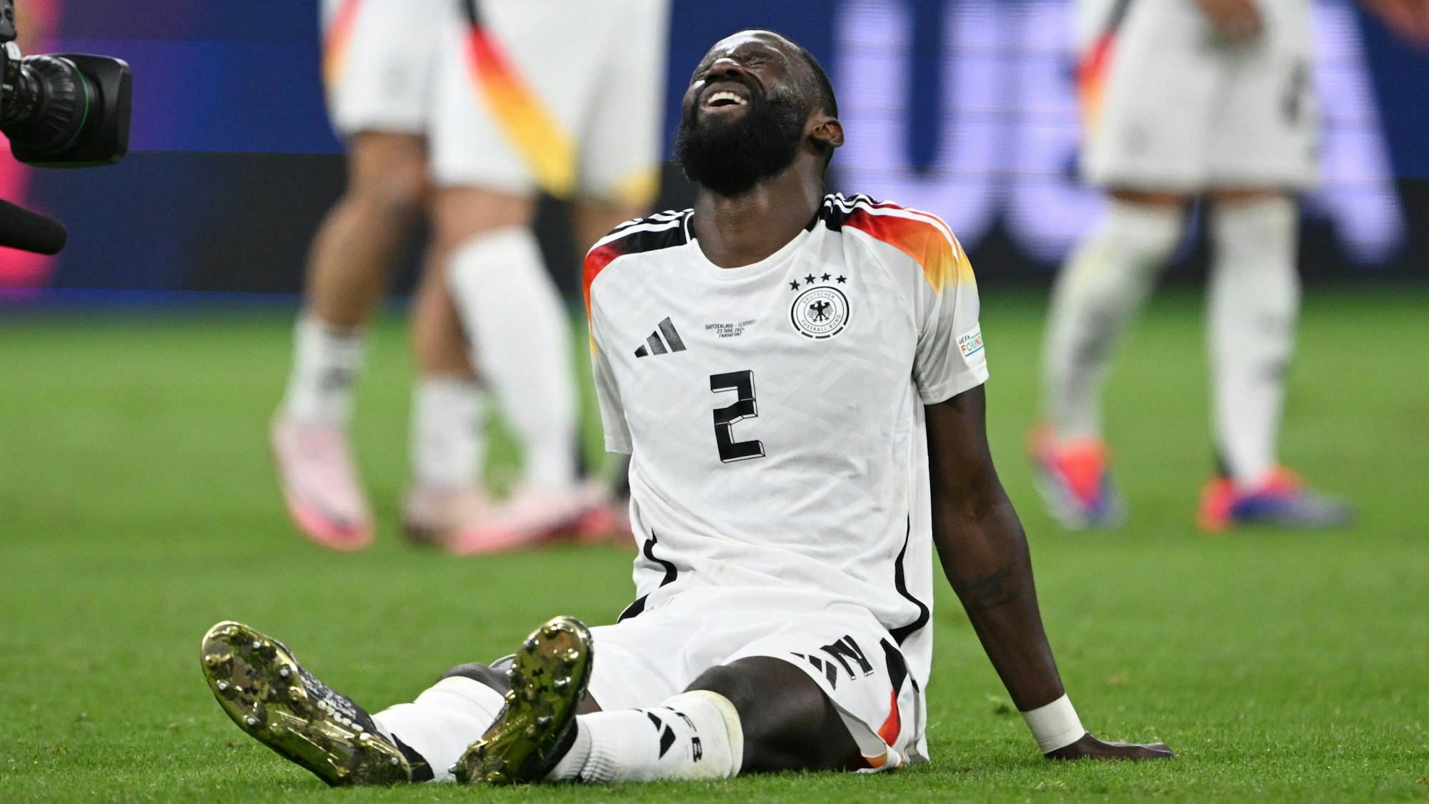 Antonio Rüdiger verließ den Platz nach dem Spiel gegen die Schweiz angeschlagen und droht, für das Achtelfinale auszufallen.