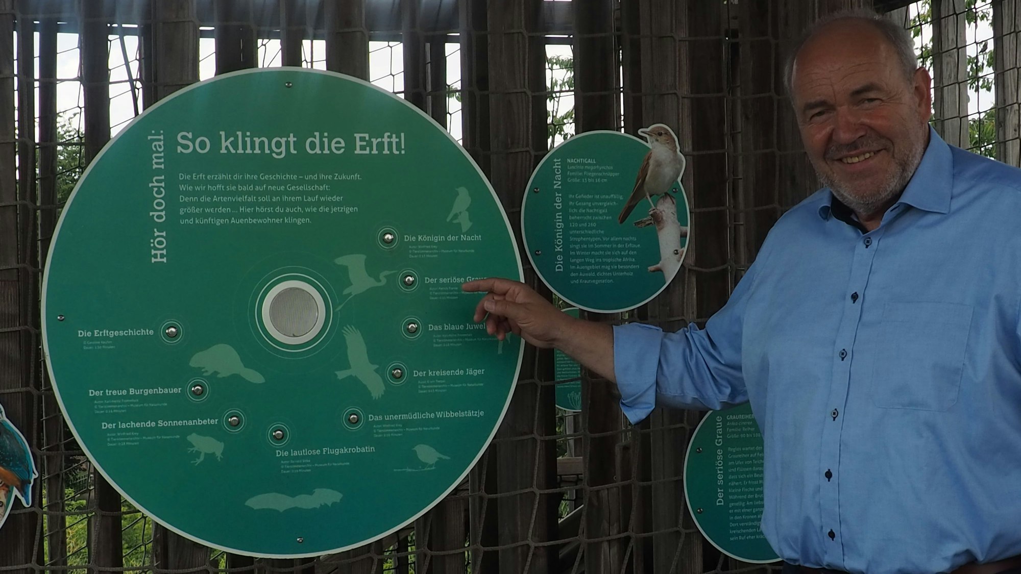 Heinrich Schäfer steht auf dem Aussichtsturm an der Gymnicher Mühle.