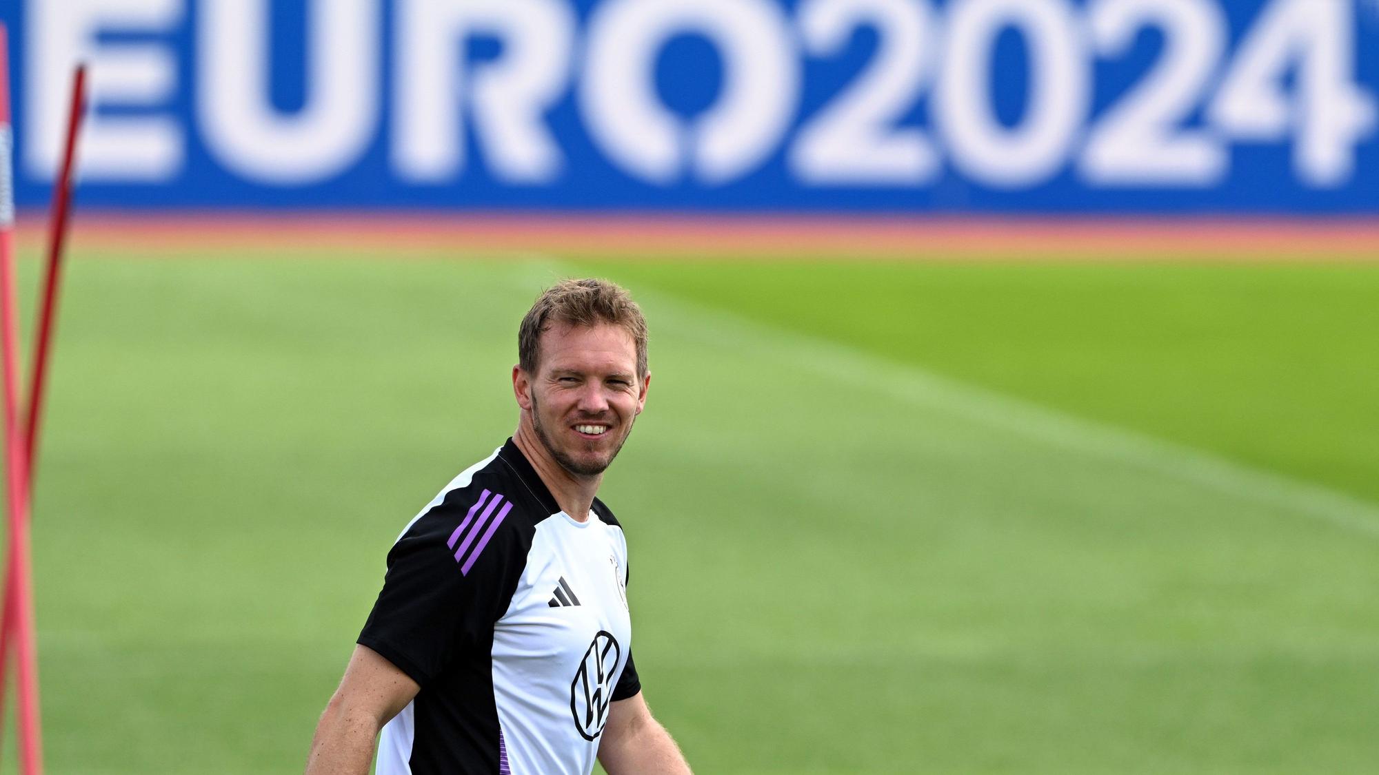 Julian Nagelsmann konnte nach dem aufreibenden Spiel gegen die Schweiz am Montagvormittag schon wieder entspannt lachen.