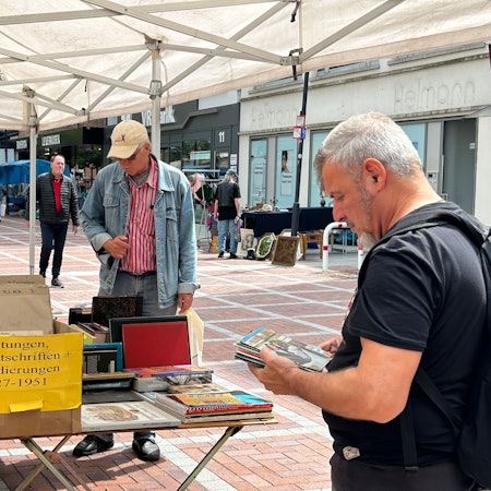 Rund 20 Austellerinnen und Aussteller bieten beim Büchermarkt „Papier & Schätze“ am Freitag jede Menge frisches Lesefutter. (Archivfoto)