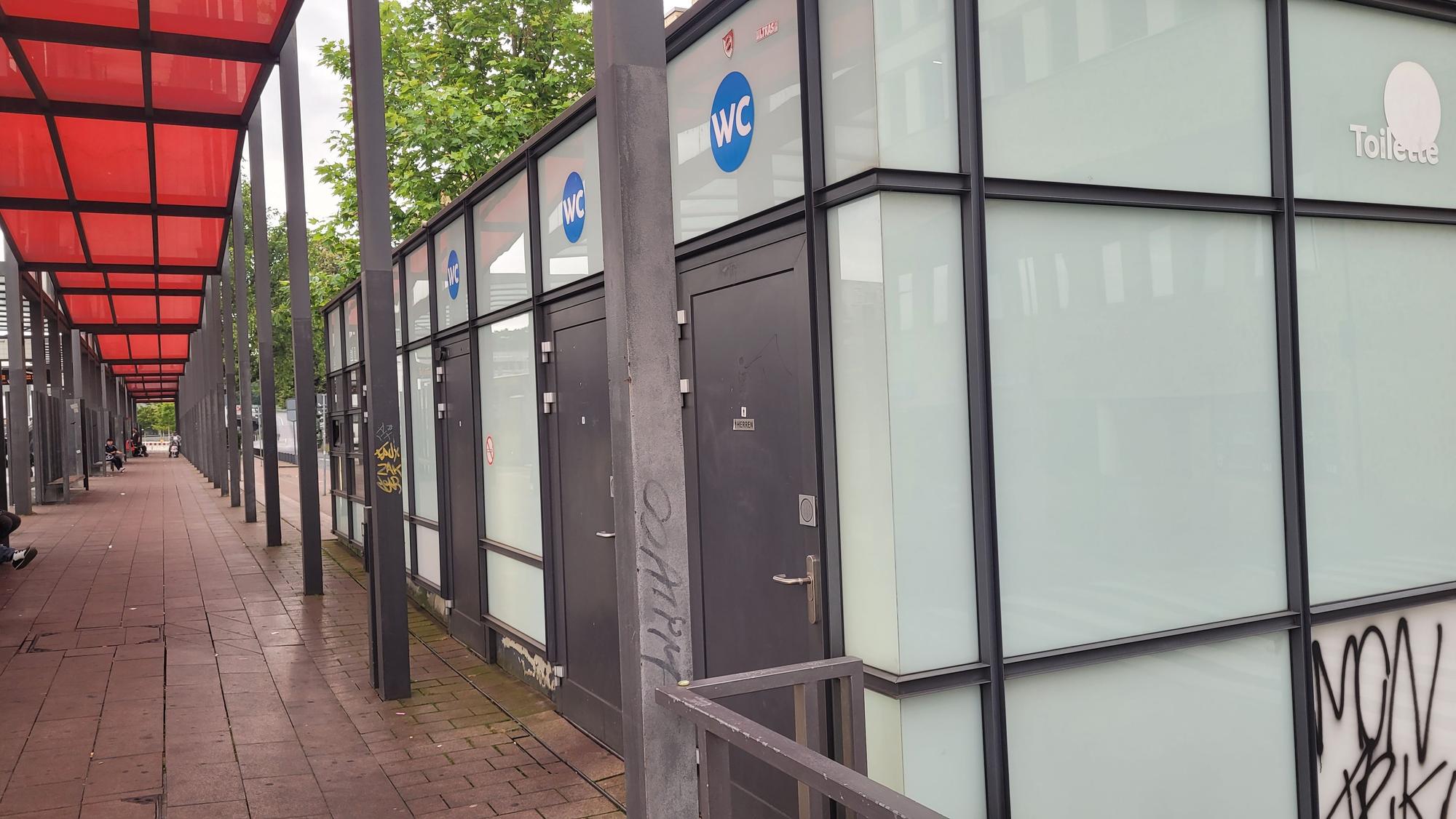 Die Toilettenanlage am Bahnhof in Bergisch Gladbach