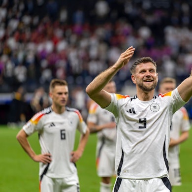 Niclas Füllkrug, Torschütze gegen die Schweiz, kommentierte eines der Videos von Musiker Andre Schura.