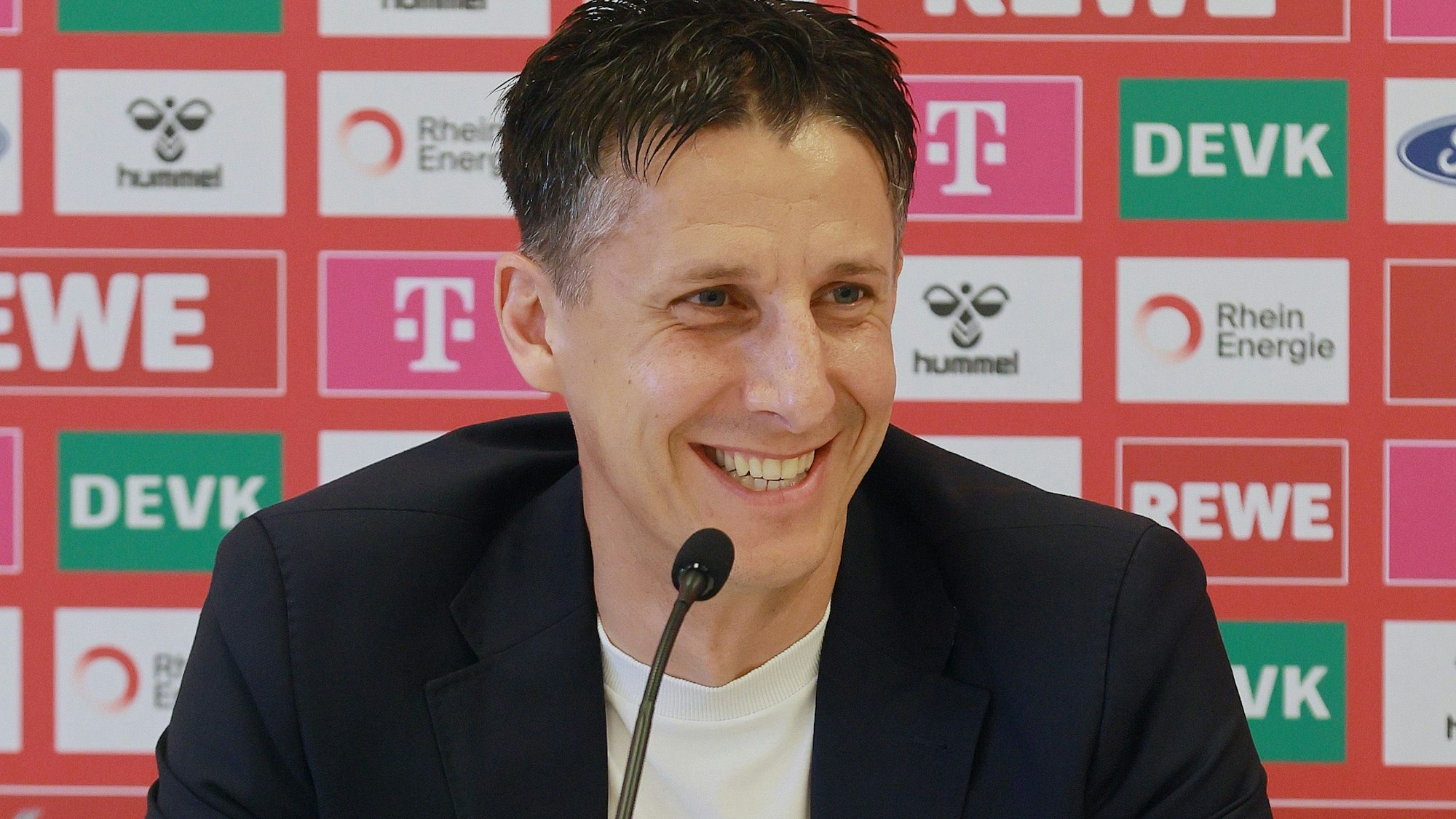 FC-Sportchef Christian Keller auf der ersten Pressekonferenz vor der neuen Saison.