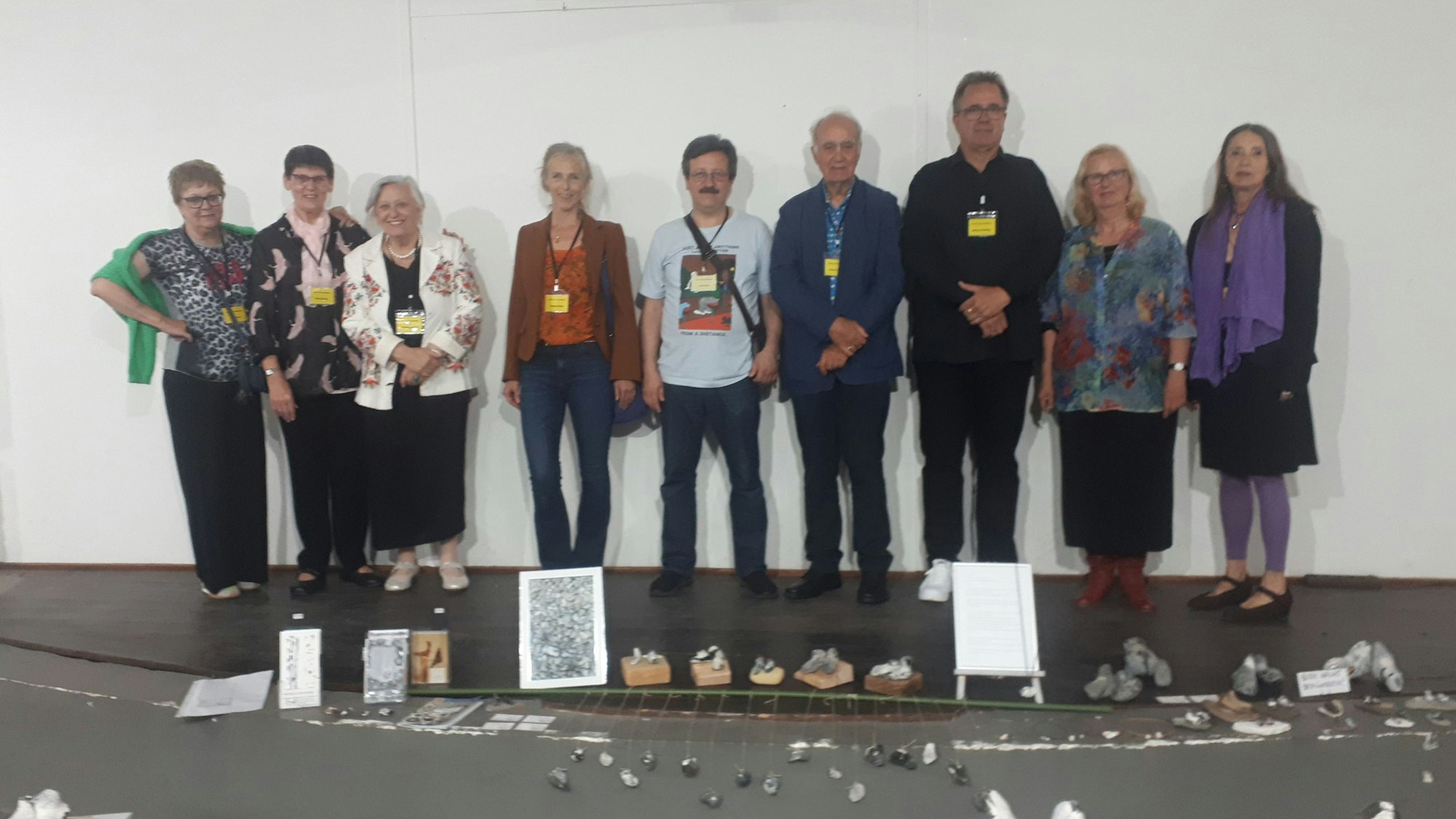 Die 15. Ausstellung der Riehler Künstlergemeinschaft in der Unterkirche von St. Engelbert.