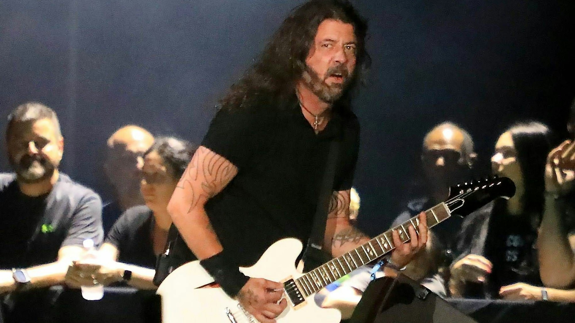Dave Grohl von den Foo Fighters schließt Welcome to Rockville am Samstag, den 11. Mai 2024 auf dem Daytona International Speedway mit einem denkwürdigen Auftritt ab.