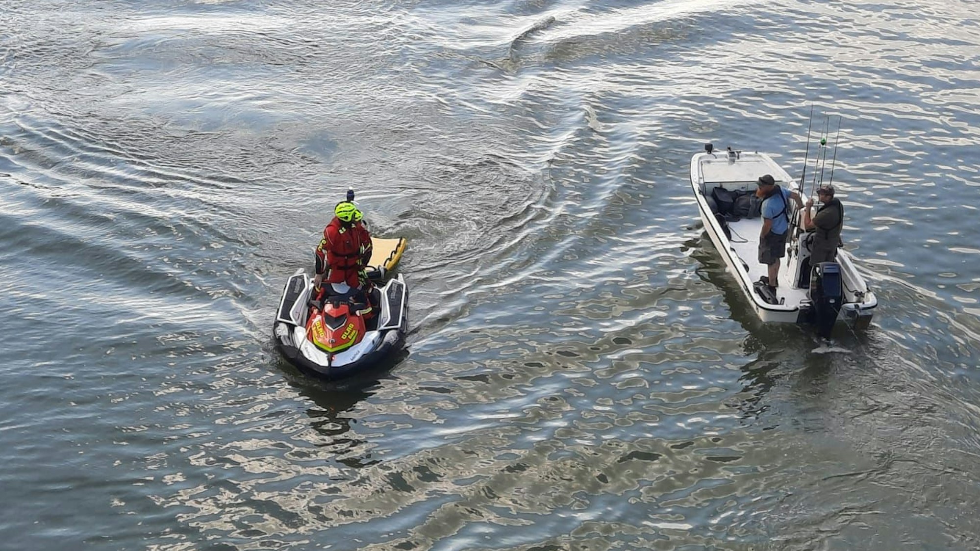 Zwei Boote im Wasser