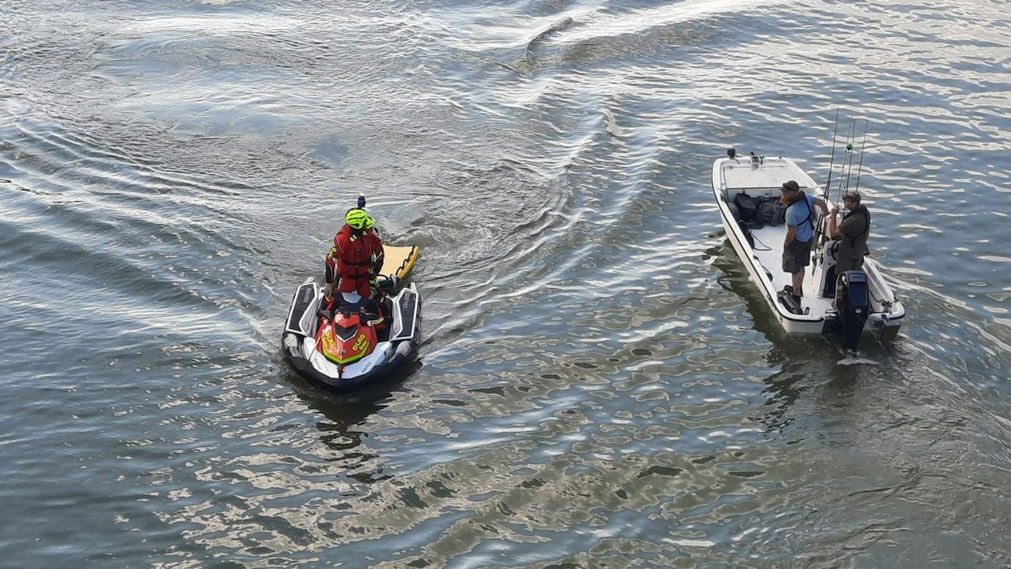 Zwei Boote im Wasser