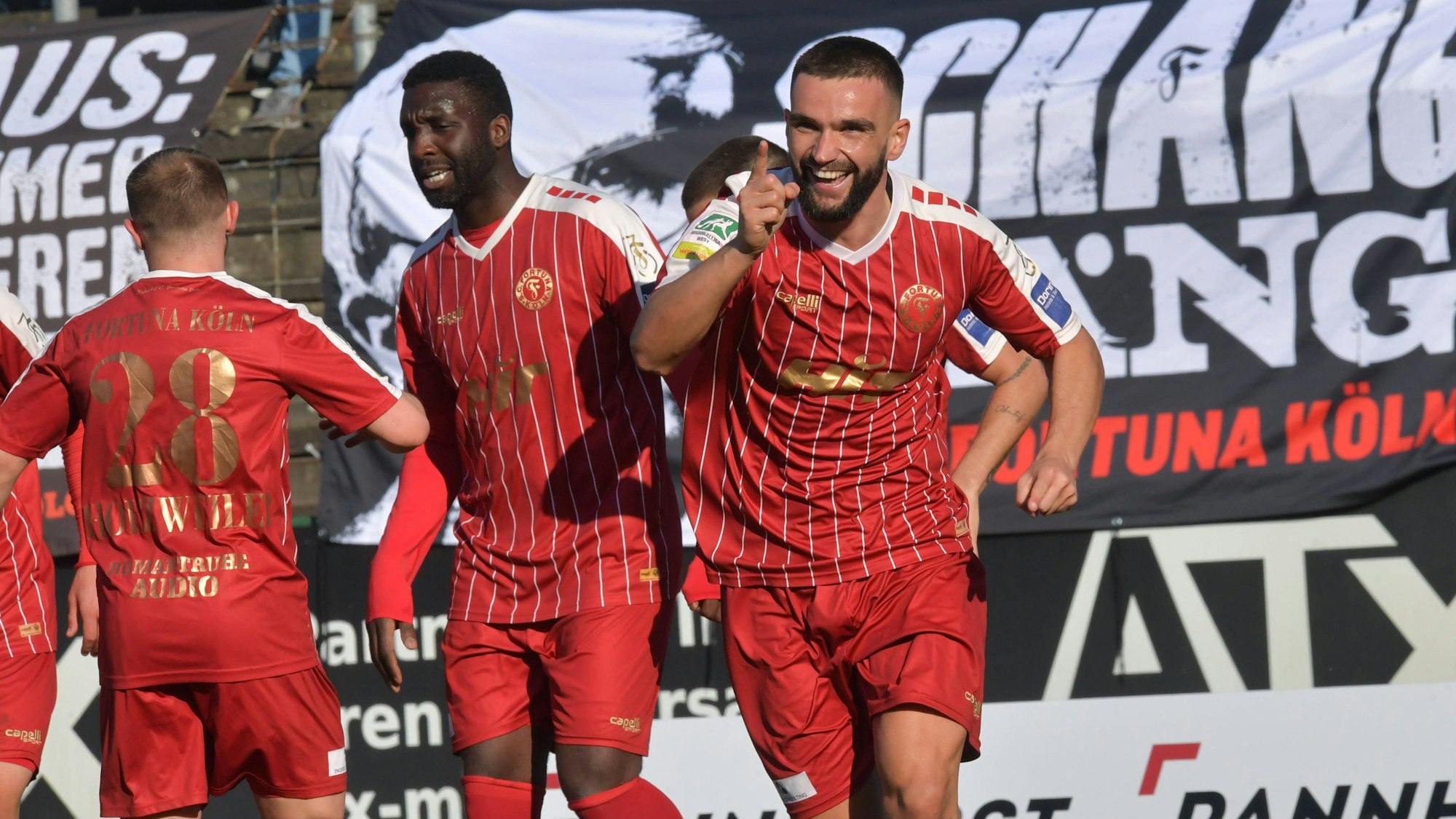 09.03.2024, GER, Fussball, Regionalliga West, Saison 2023/2024, 25. Spieltag, Ohlendorf Stadion im Heidewald, Gütersloh FC Gütersloh - SC Fortuna Köln 1 : 1 Tor-Jubel Fortuna Köln : Torschütze Leon Demaj Fortuna Köln, Aktion, Einzelbild, Quer, Mimik, Gestik, Jubel, jubeln, Freude, freuen *** 09 03 2024, GER, Soccer, Regionalliga West, Season 2023 2024, 25 Matchday, Ohlendorf Stadion im Heidewald, Gütersloh FC Gütersloh SC Fortuna Köln 1 1 Goal Cheer Fortuna Köln Goalscorer Leon Demaj Fortuna Köln , action, single picture, cross, facial expression, gesture, cheer, jubilation, joy, rejoice