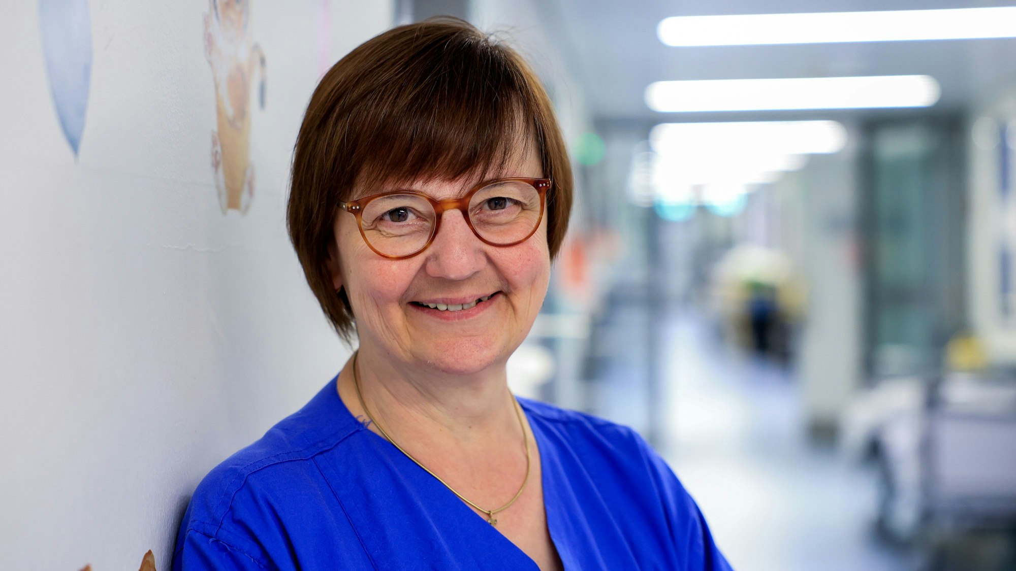 Ein Frühchen, geboren mit 22 Wochen, liegt auf der neonatologischen Intensivstation der Frauenklinik Köln.
Im Bild die leitende Oberärztin Priv.-Doz. Dr. Angela Kribs, Neonatologie und Pädiatrische Intensivmedizin der Uniklinik Köln.