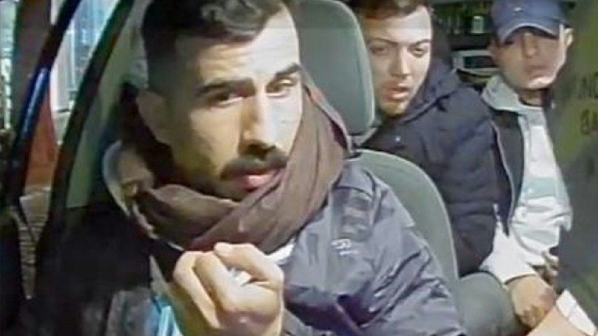 Die Polizei Köln sucht nach den Schüssen am Hohenzollernring nach mehreren Männern.