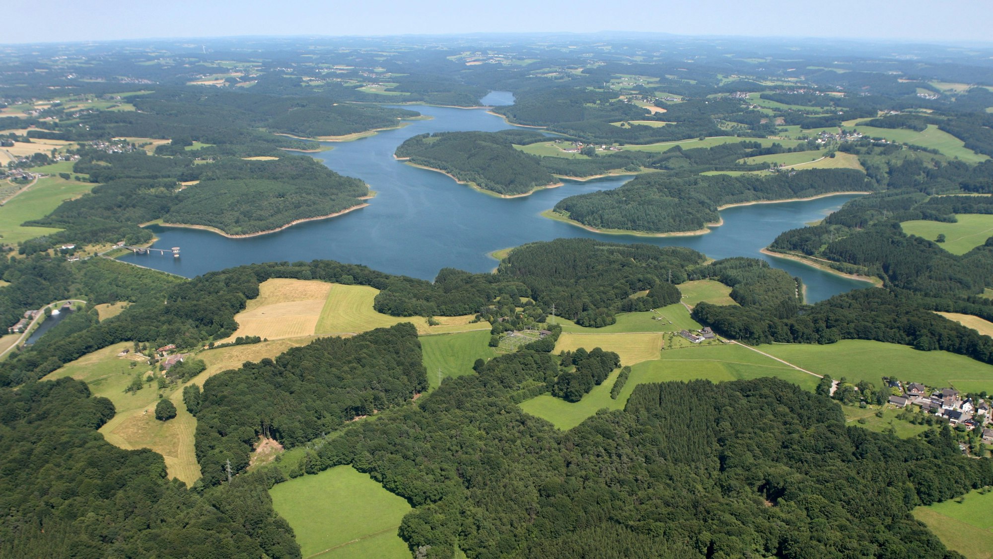 Die Speicher der Großen Dhünn-Talsperre sind fast voll. (Archivbild)