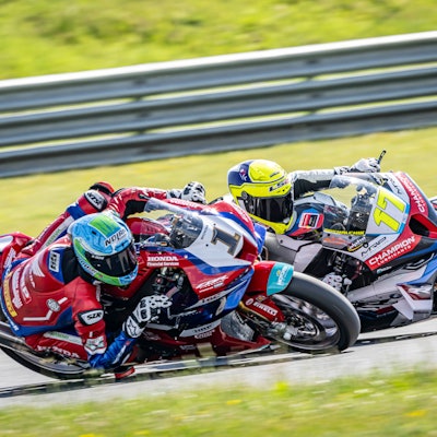 Seite an Seite Florian Alt und Ilya Mikhalchik beim zweiten IDM-Lauf in Most.